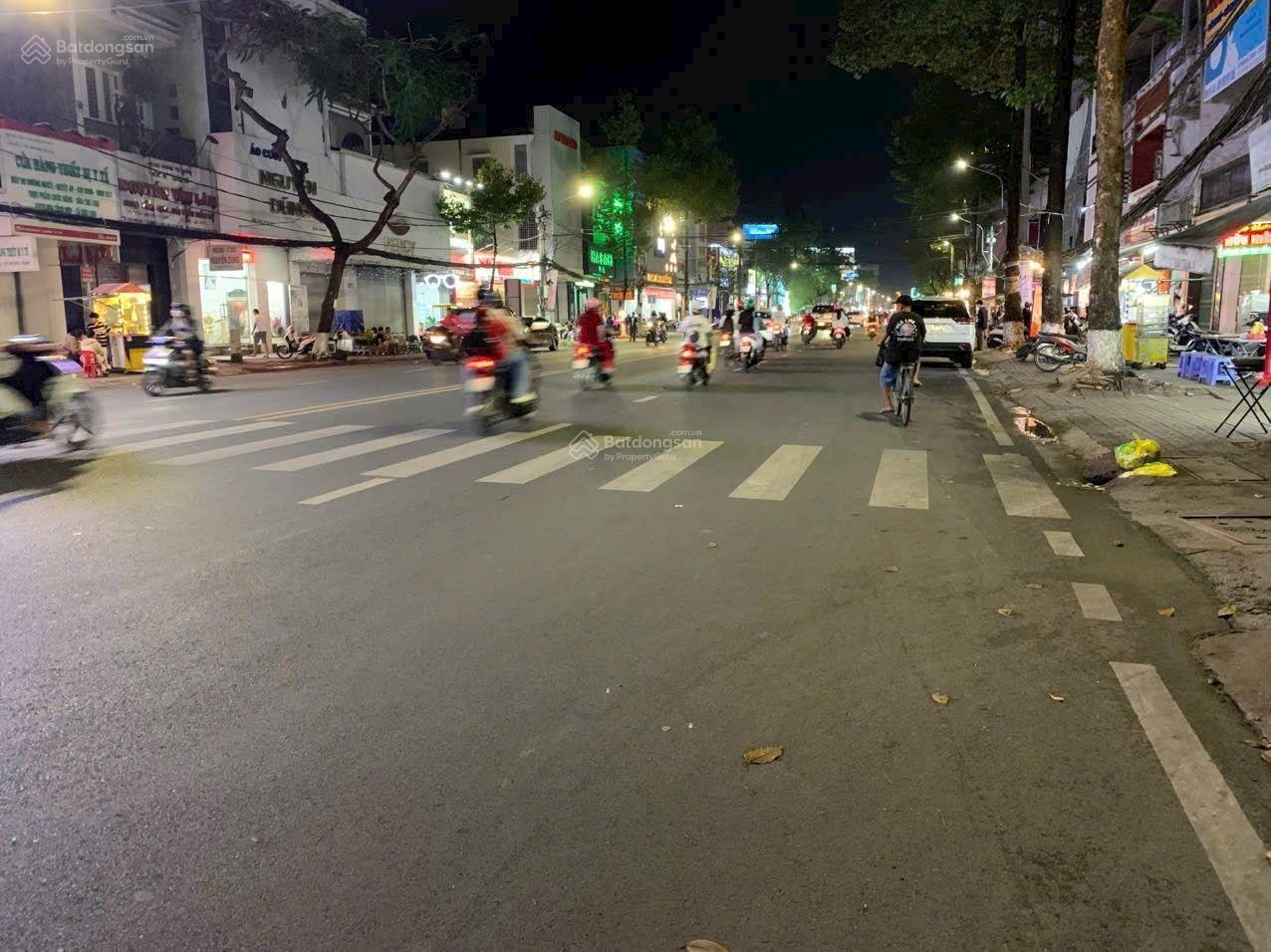 Bán Nhà mặt phố Trần Hưng Đạo, 22 tỷ VND, 164 m2, đẹp, nhiều tiện ích