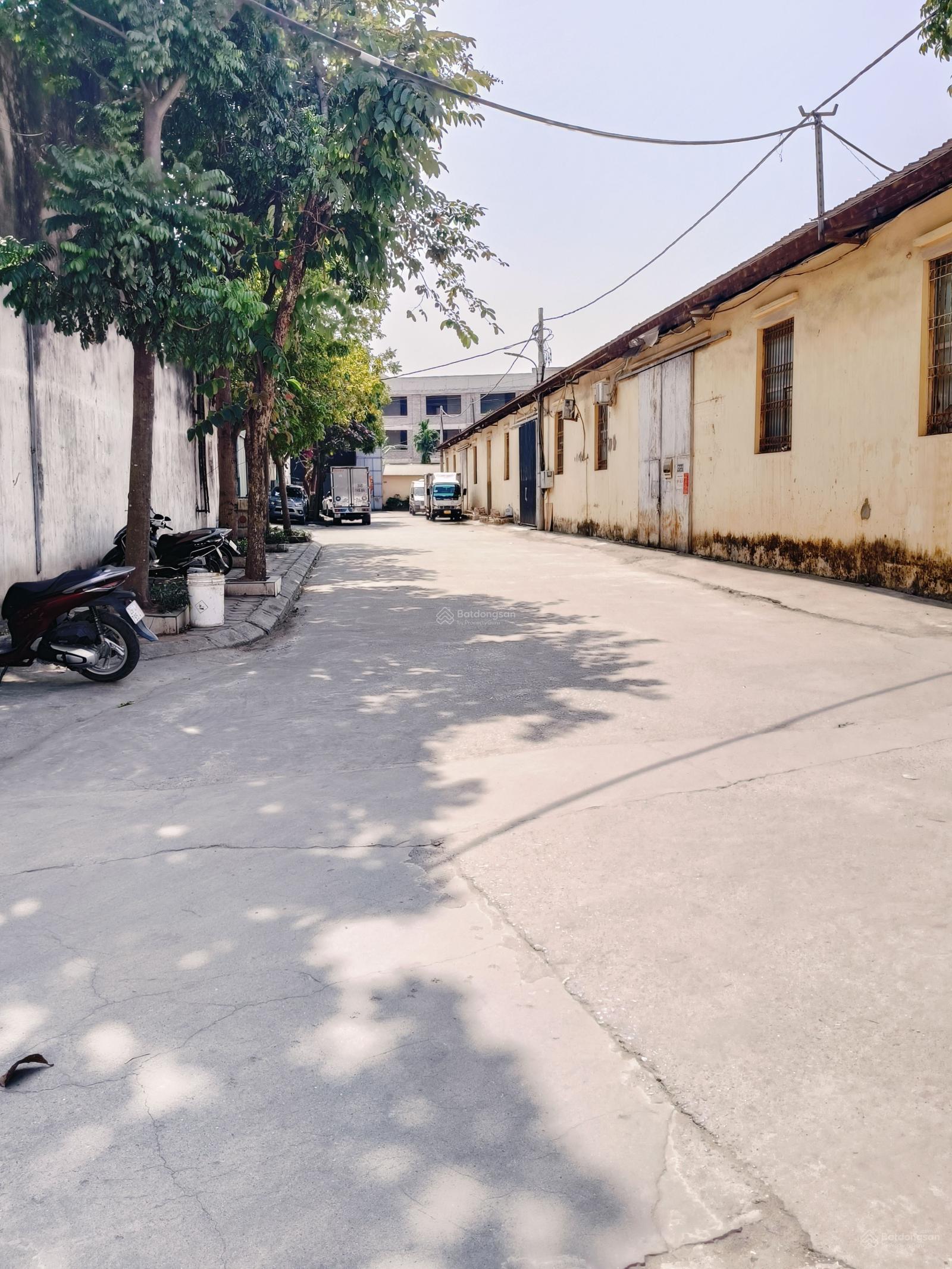 Cho thuê kho xưởng Cầu Diễn (ngay chân cầu), DT 142m2 MT 6m, điện 3fa, VAT, xe công đỗ cửa, 110k/m Cho thuê kho xưởng Cầu Diễn (ngay chân cầu), DT 142m2 MT 6m, điện 3fa, VAT, xe công đỗ cửa, 110k/m