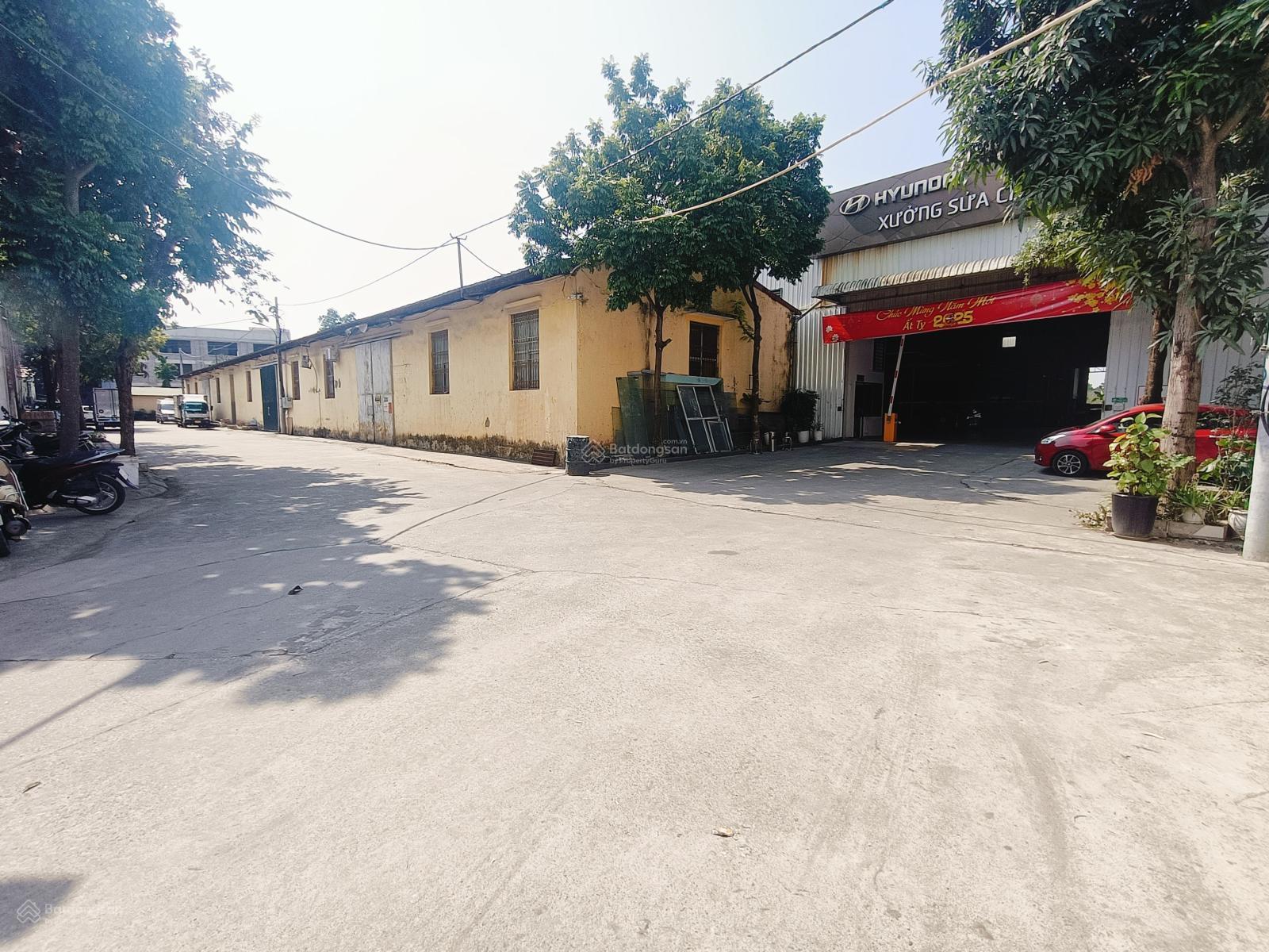 Cho thuê kho xưởng Cầu Diễn (ngay chân cầu), DT 142m2 MT 6m, điện 3fa, VAT, xe công đỗ cửa, 110k/m