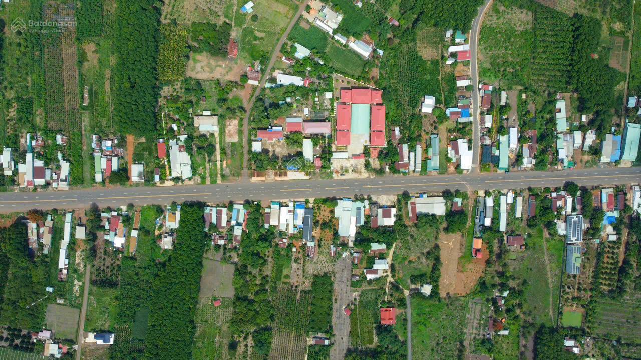 Sỉ 5 lô đường nhựa gần ủy ban Tân Tiến, cách trung tâm huyện 10p