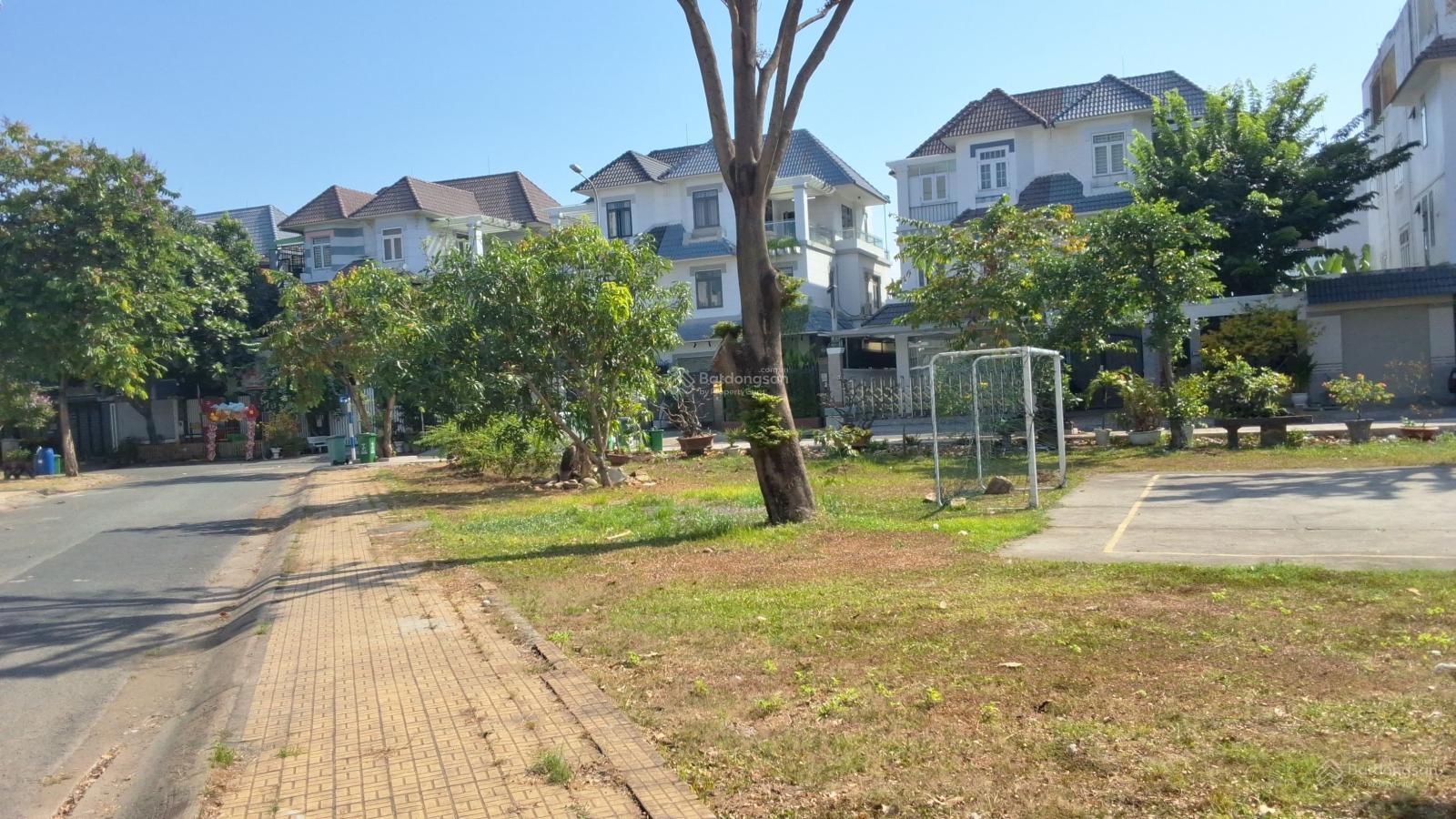 Cho thuê biệt thự khu dân cư Khang An sát khu cao cấp Global City, 8x22m, đối diện công viên Cho thuê biệt thự khu dân cư Khang An sát khu cao cấp Global City, 8x22m, đối diện công viên