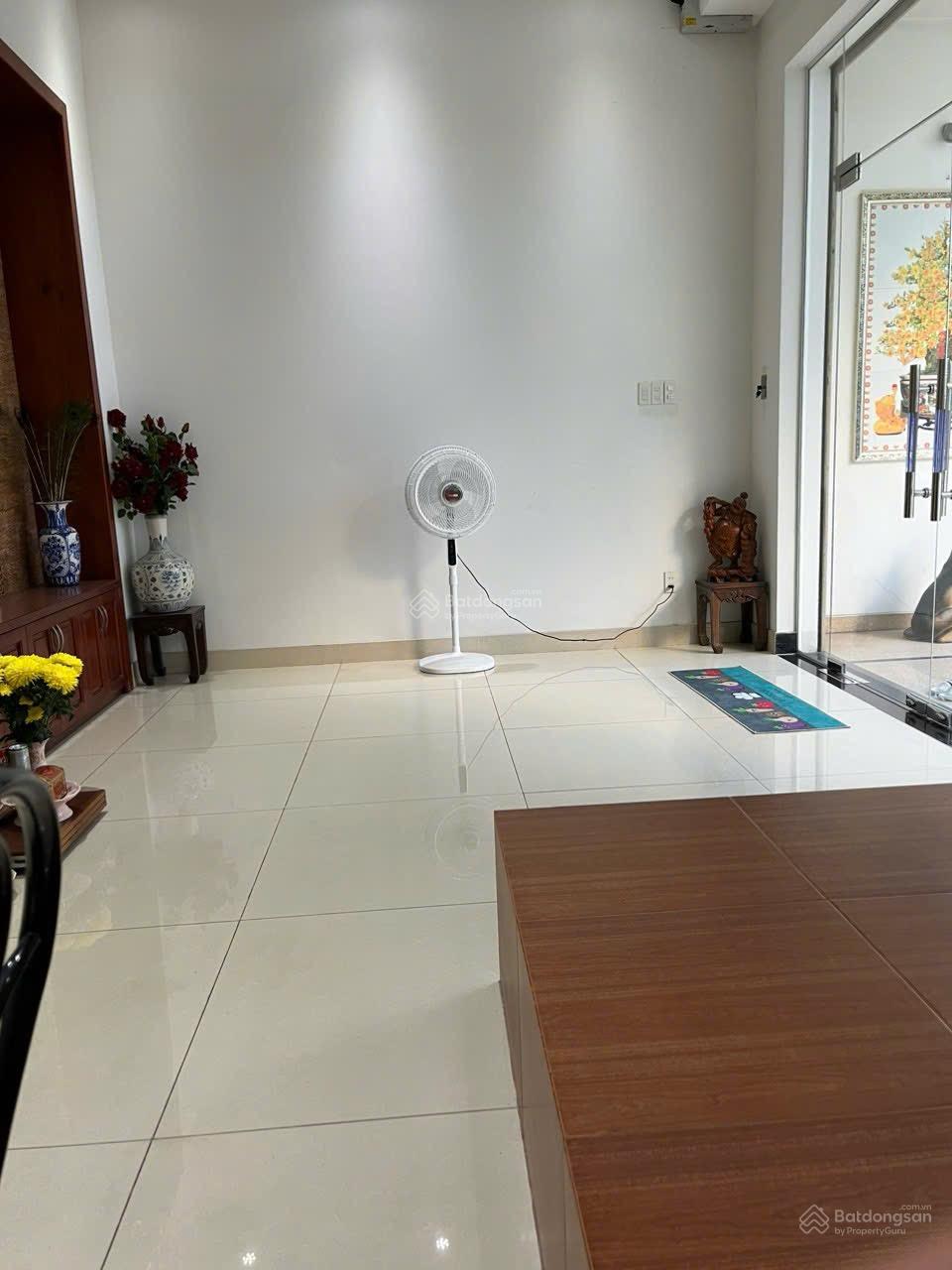 Cho thuê tầng trệt DT 7,5x20m KDC Him Lam Kênh Tẻ, Q7 tiện làm VPCT. LH 0909 992 ***