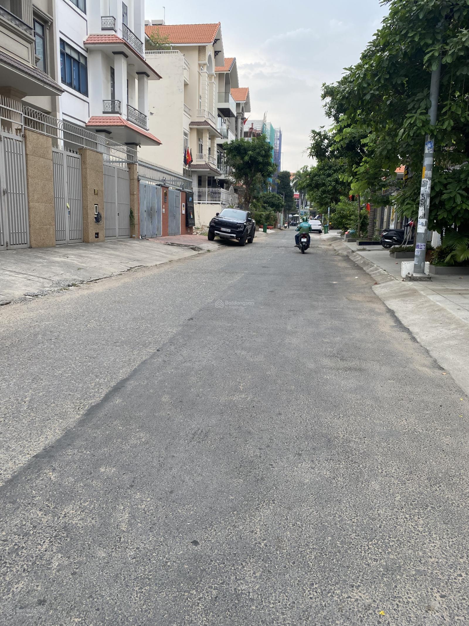 Cho thuê tầng trệt DT 7,5x20m KDC Him Lam Kênh Tẻ, Q7 tiện làm VPCT. LH 0909 992 ***