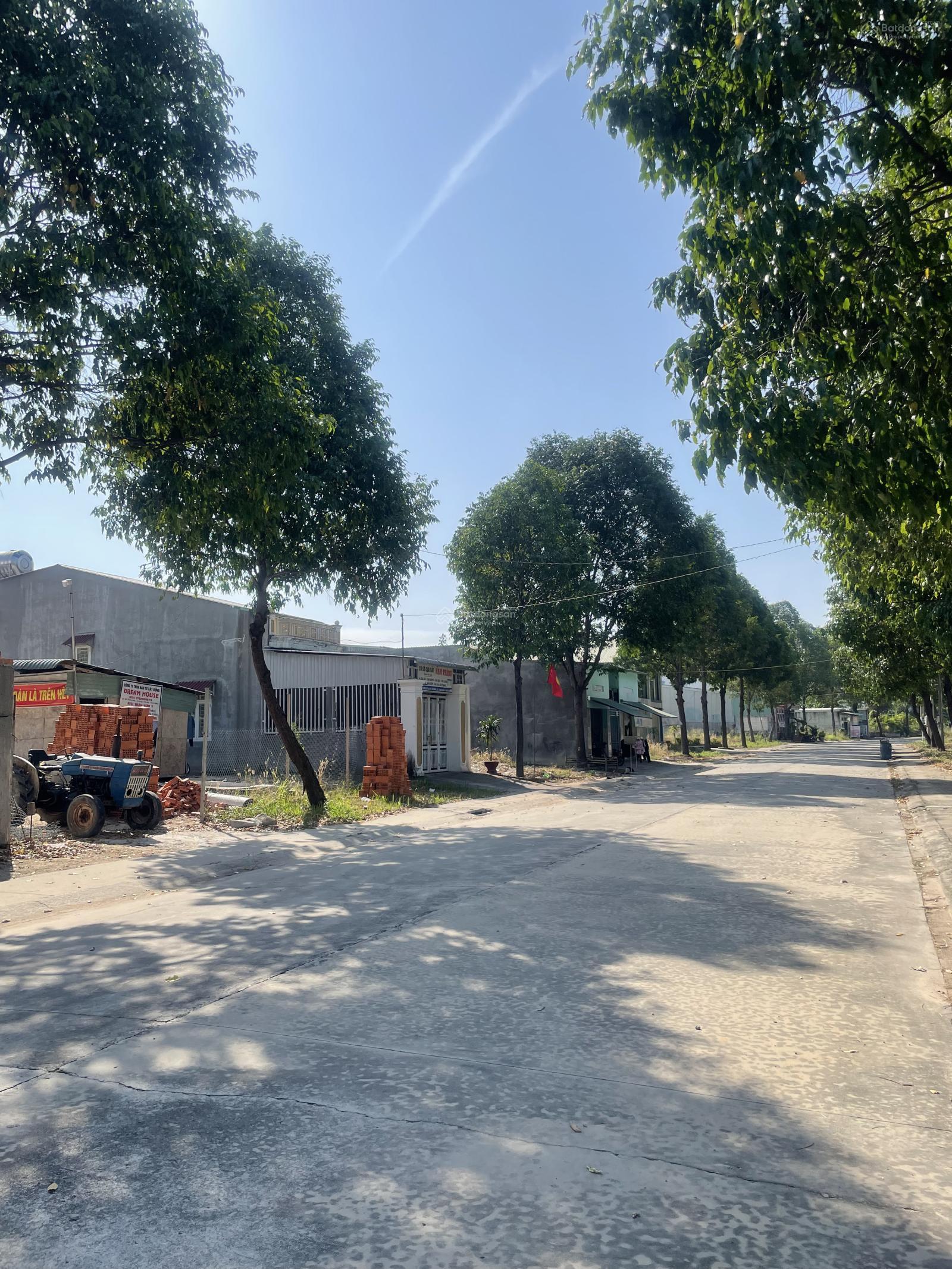 Kẹt tiền bán gấp lô đất ngay trung tâm hành chính Bàu Bàng cách chợ 300m, DT 75m2 full TC giá 989tr