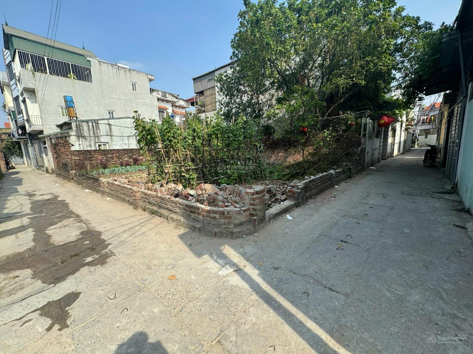 Bán đất 70m2 thị trắn Phùng 2 mặt đường trước sau thuận tiện giao thông giá 5.75tỷ