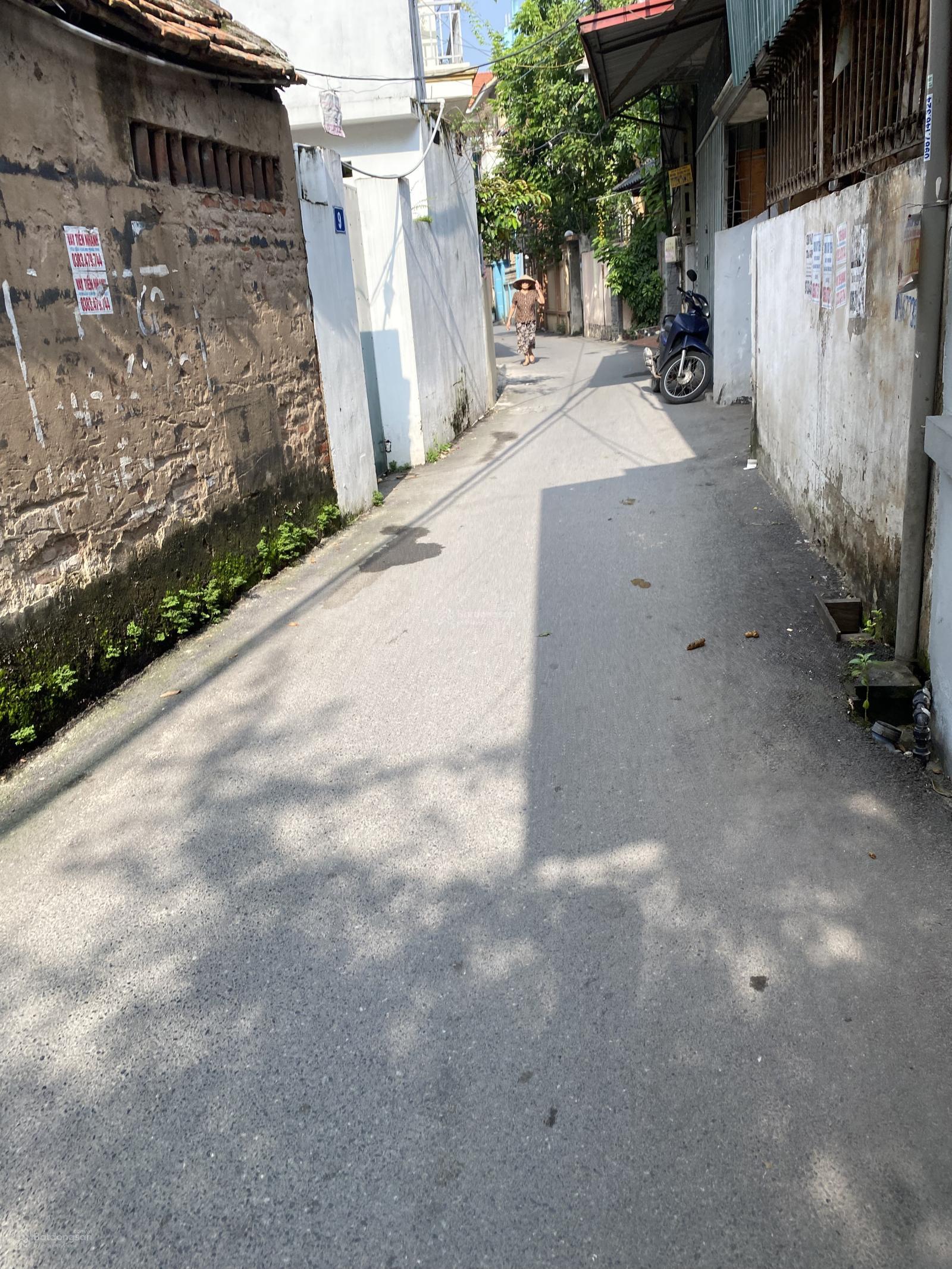 Bán đất kẹt Lai Xá Kim Chung Hoài Đức vị trí thuận lợi xung quanh đã xây nhà cam kết xây dựng