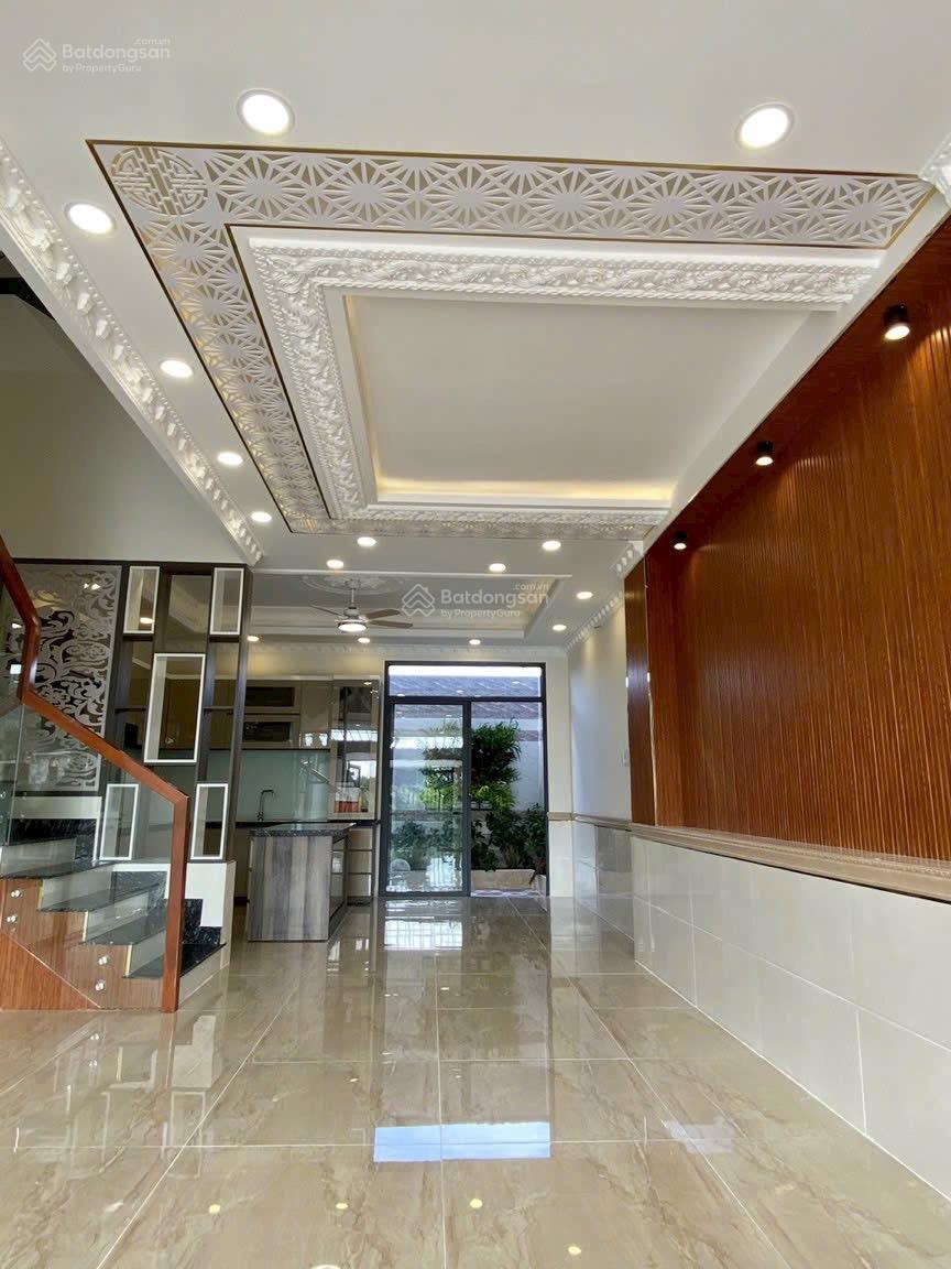 Bán nhà nội thất đầy đủ view công viên thoáng mát kế bên Q7