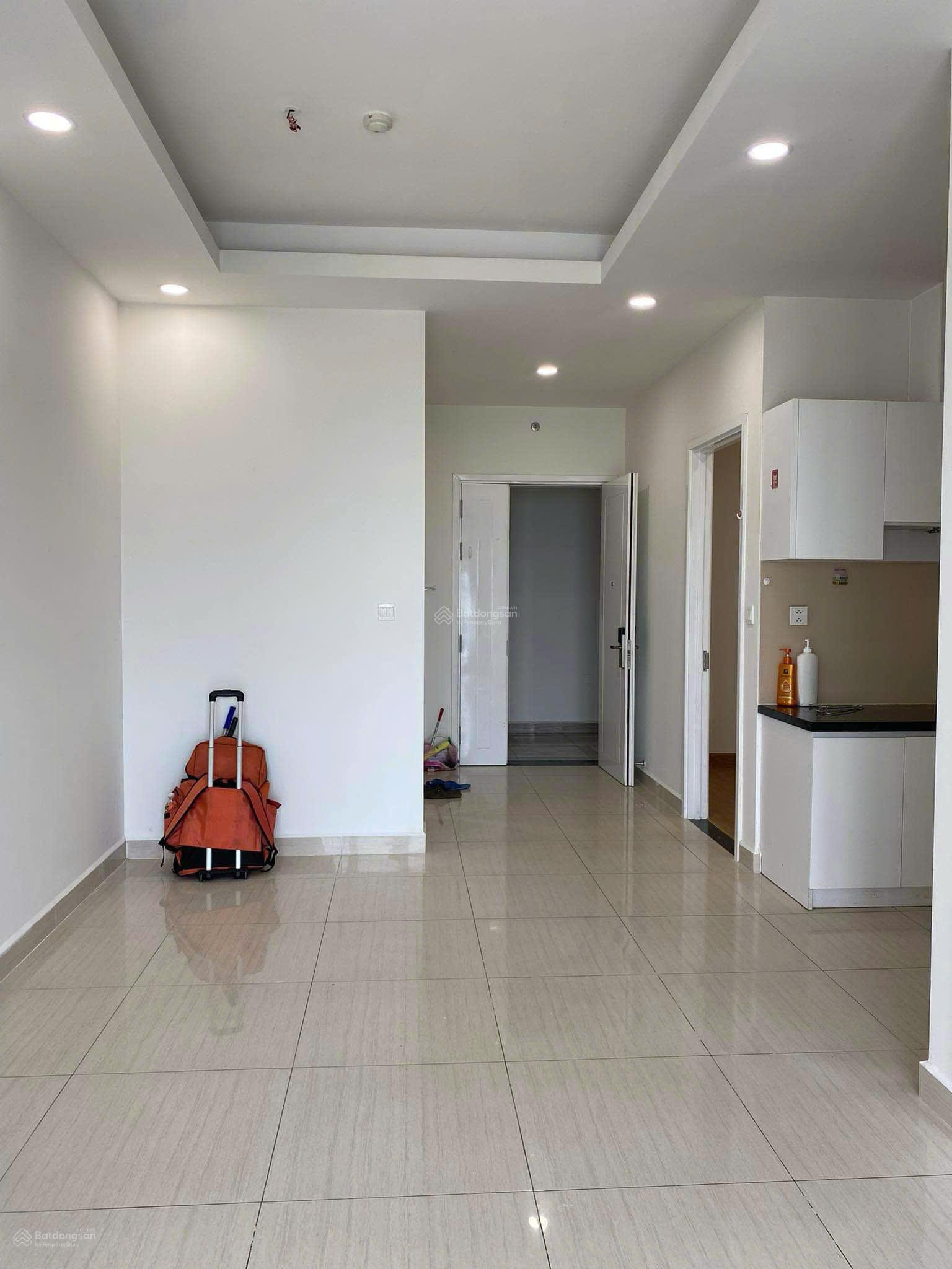 Gấp cho thuê giá tốt 8.5tr Moonlight Boulevard 68m2, 2PN, 2wc, 2 ban công, sạch sẽ, LH 0909 393 ***