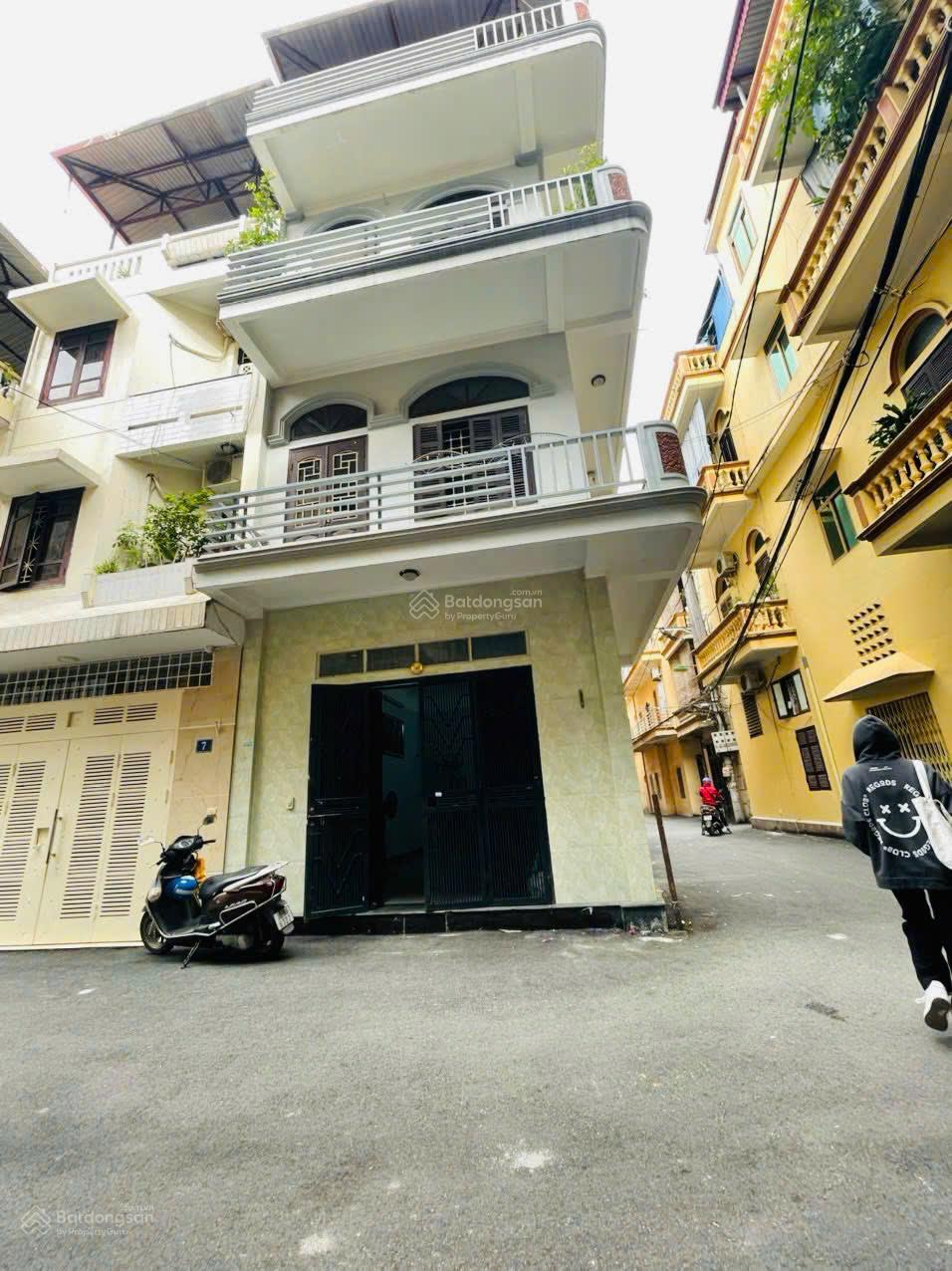 Chính chủ bán căn góc 3 mặt thoáng, nở hậu, đường ô tô tránh, ngõ 32 Phùng Khoang. LH: 0985 049 ***