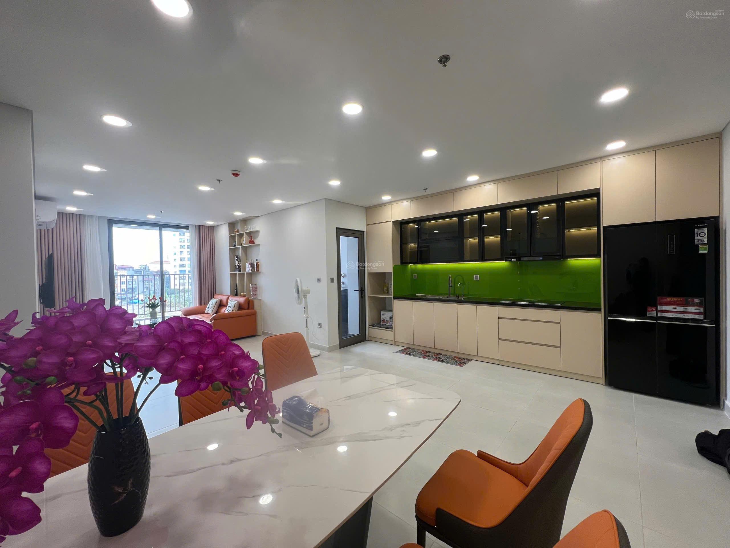 Cho thuê căn hộ chung cư dự án Khai Sơn City,
DT 120m2, 3 phòng ngủ. 3WC full NT, cả đồ điện tử Cho thuê căn hộ chung cư dự án Khai Sơn City,
DT 120m2, 3 phòng ngủ. 3WC full NT, cả đồ điện tử