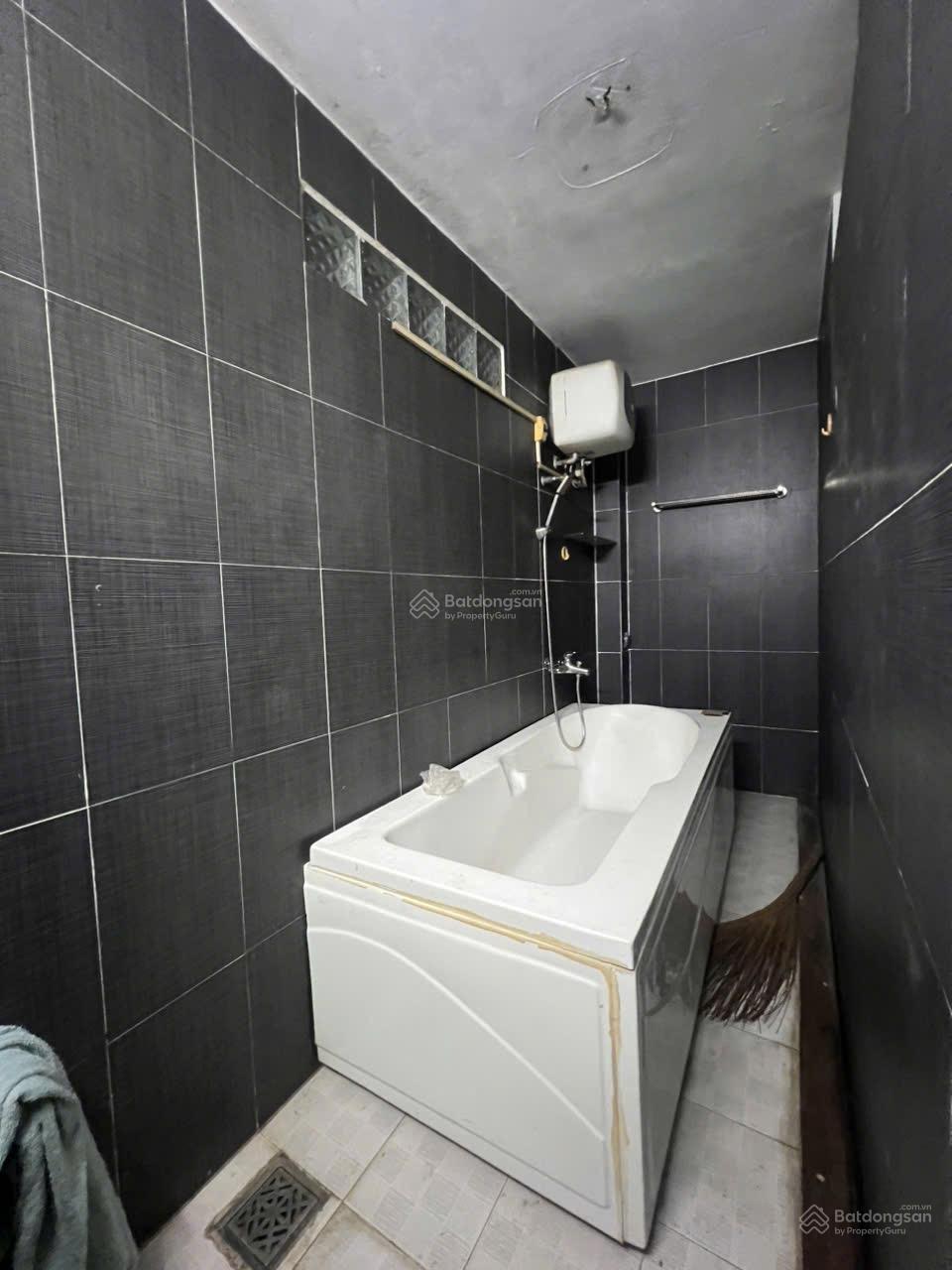Bán nhà khu trung tâm Hoàng Diệu - Quận 4