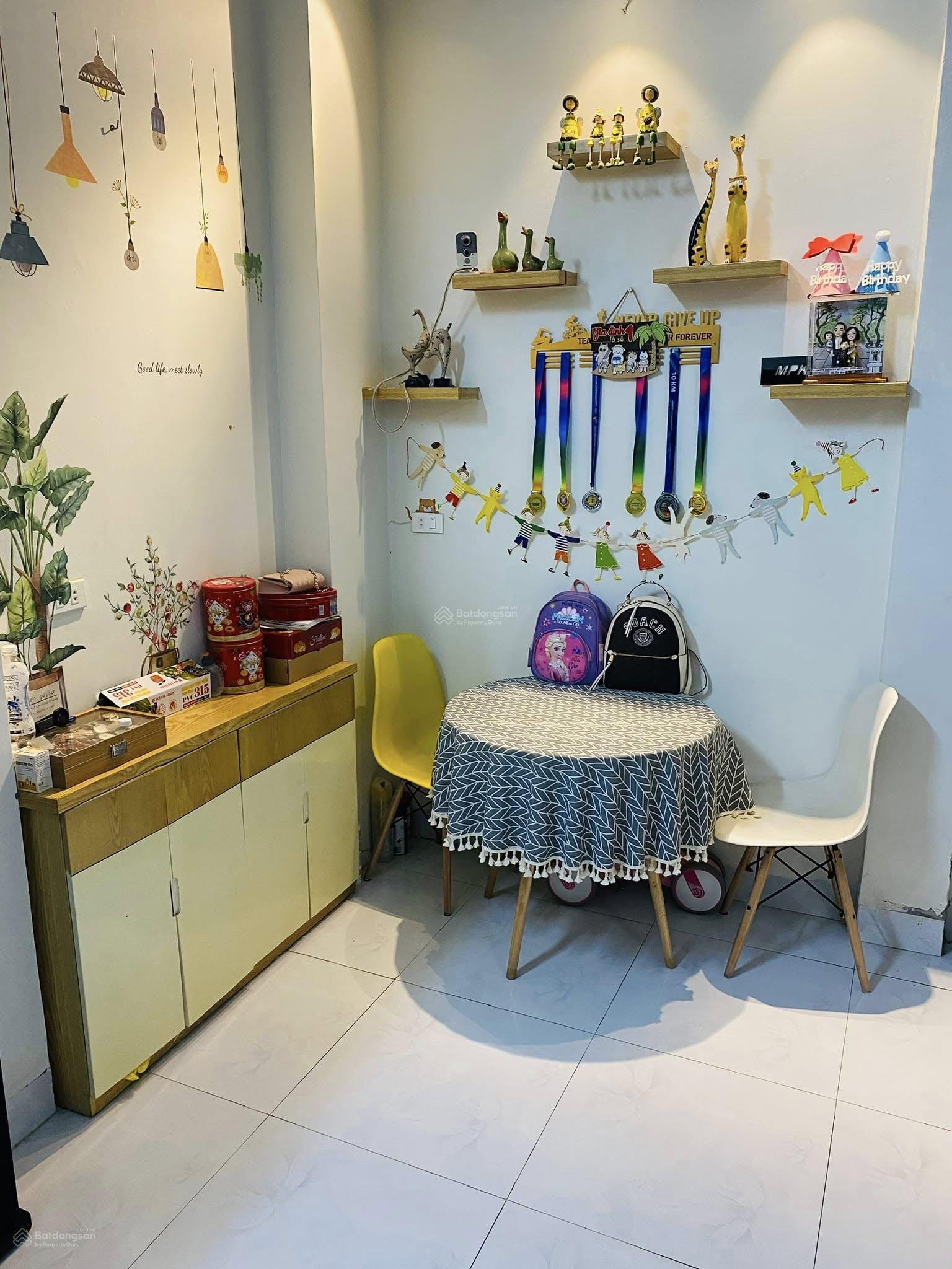 Bán gấp nhà rẻ! Phạm Ngọc Thạch, 10m ra ô tô, ngõ to thông, dân xây 5 tầng, nhà cực thoáng