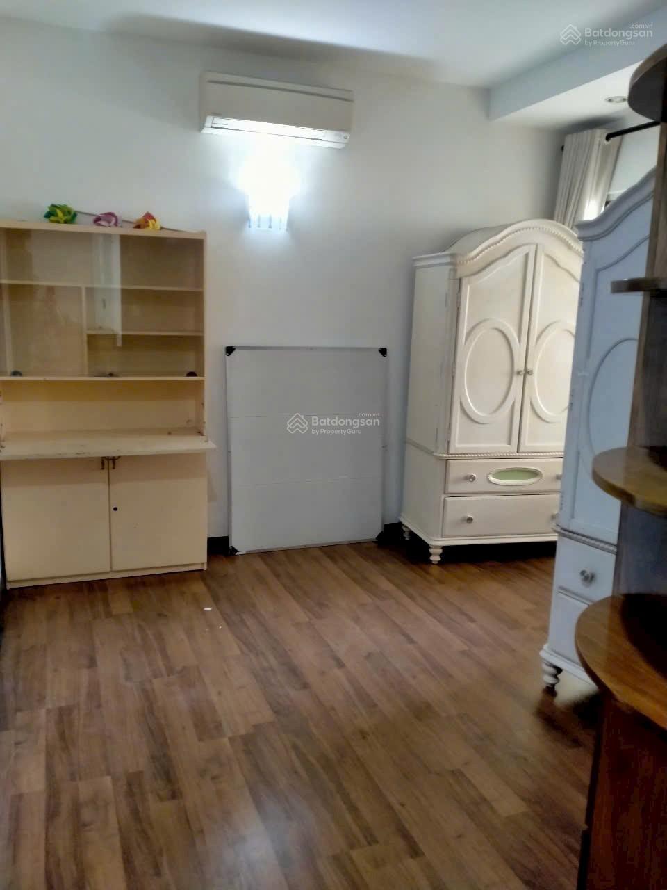 Cho thuê căn hộ Hoàng Anh River View 157m2 ba phòng full giá 25 triệu