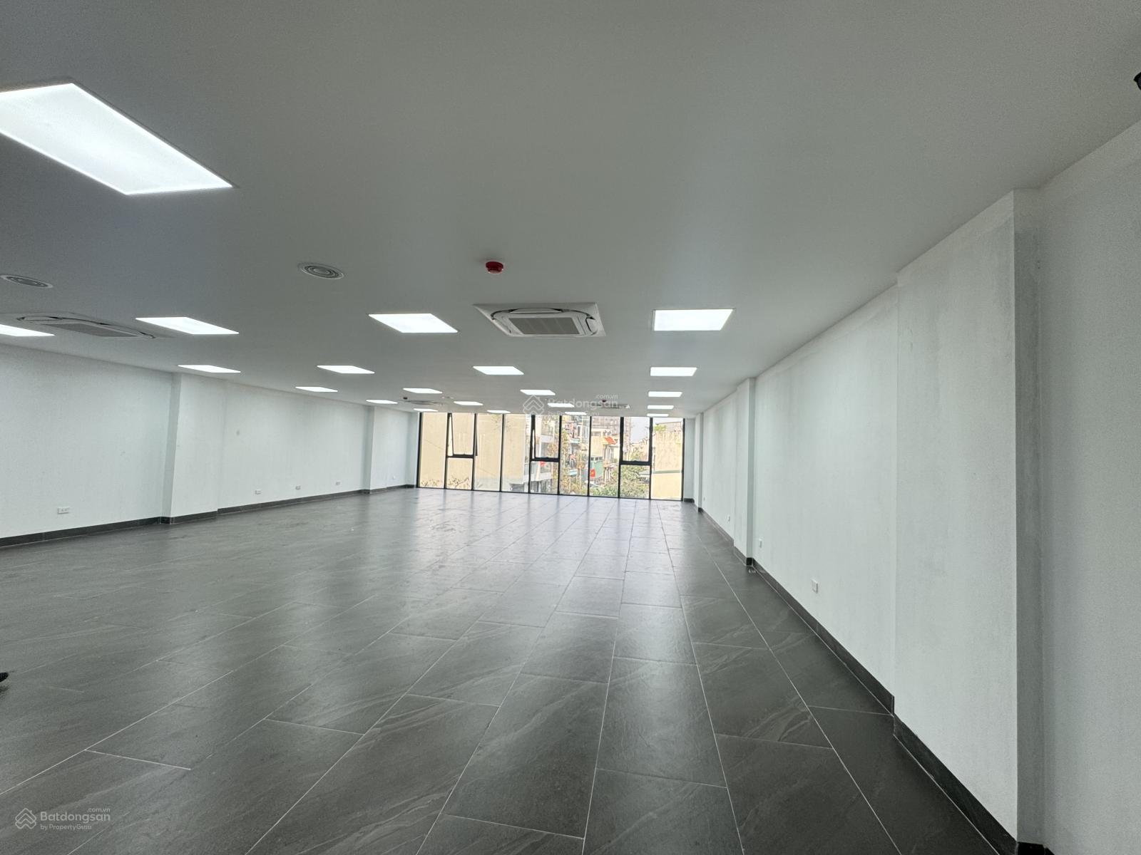 Cho thuê nhà riêng 80 triệu, 160m2, MT 8m tại Hồ Tùng Mậu, Mai Dịch, Cầu Giấy, Hà Nội. Có thang máy Cho thuê nhà riêng 80 triệu, 160m2, MT 8m tại Hồ Tùng Mậu, Mai Dịch, Cầu Giấy, Hà Nội. Có thang máy