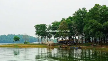 Cần tiền bán gấp lô góc 2 mặt tiền, view suối, gần sân golf đồng mô, sẵn sổ, giá tốt chỉ 1.85 tỷ