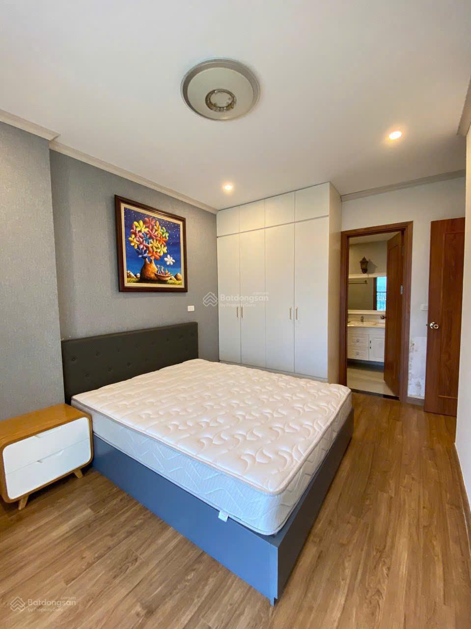 Cho thuê căn hộ Trinity Tower Mễ Trì, 2PN, 2WC view hồ giá 12 tr/tháng