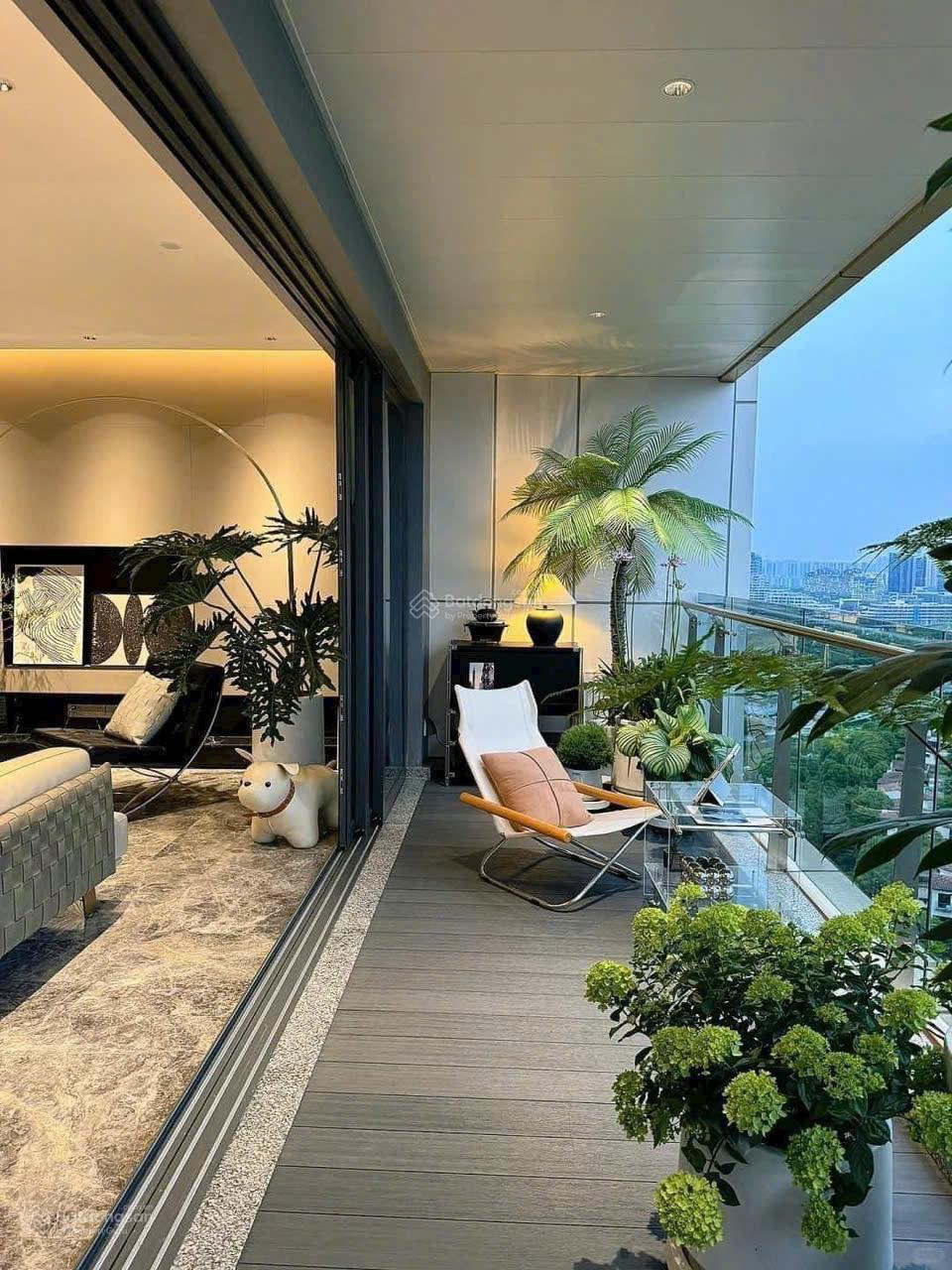 Bán gấp căn hộ Riverside Residence, diện tích 180m2, giá 14,5 tỷ rẻ nhất thị trường. LH: 0946 956 ***