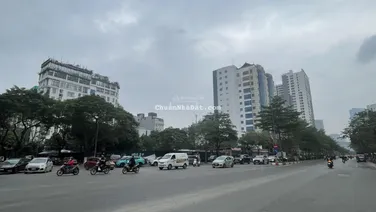 Bán gấp toà nhà Văn Phòng mặt phố Huỳnh Thúc Kháng, 230 tỷ, 480m2 vỉa hè, Hầm rộng, siêu đắc địa