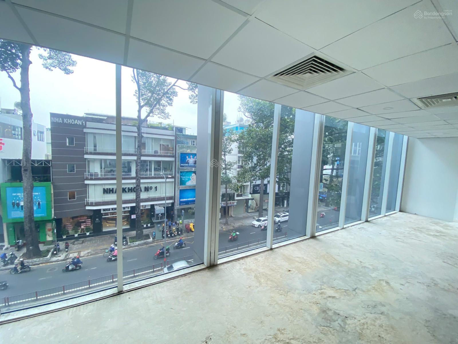 Cho thuê văn phòng ngay cổng Hà Đô Centrosa, đường 3/2. DT: 200m2 - giá: 75 triệu/th