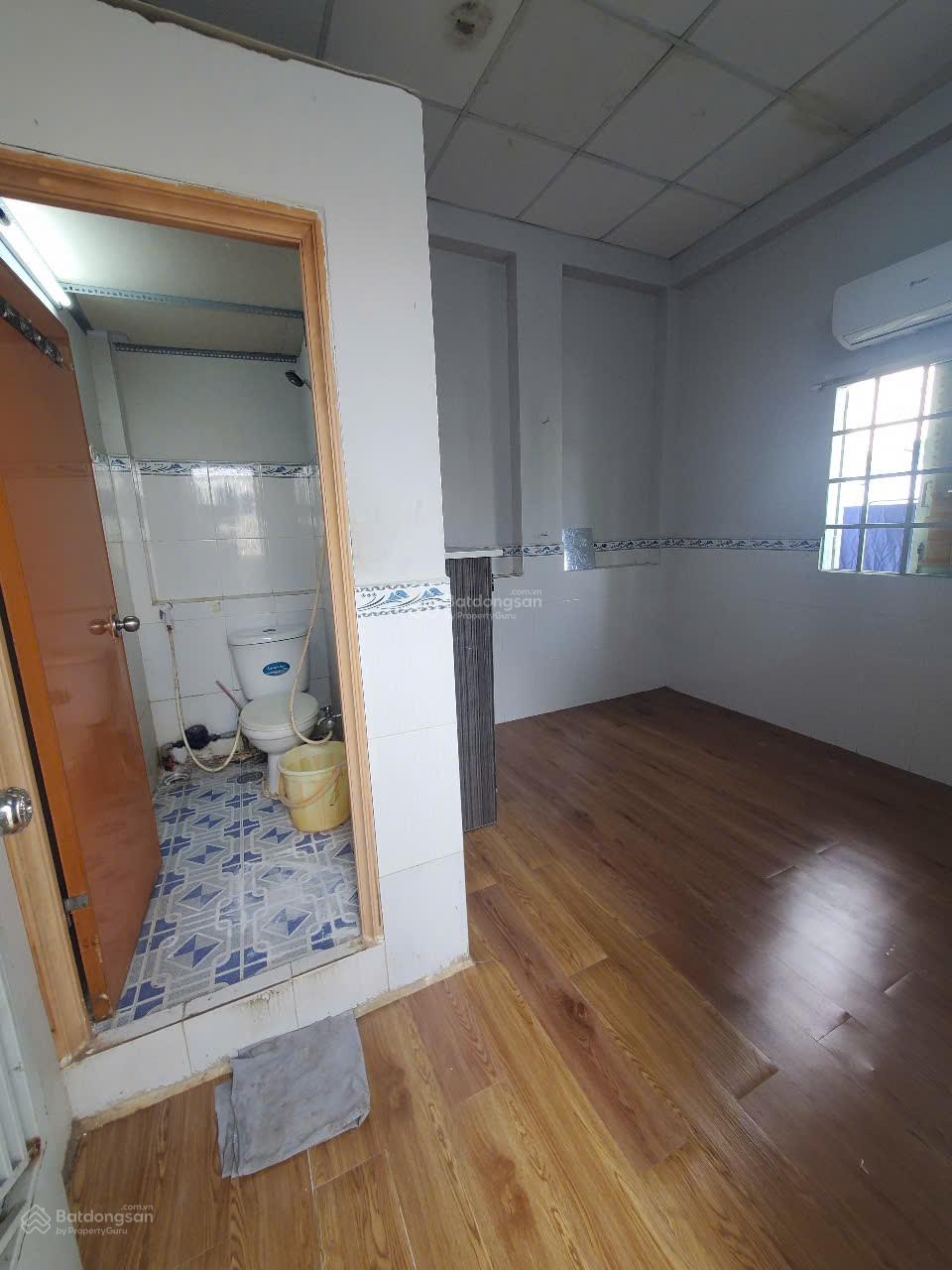 Cho thuê phòng trọ 18m2 ngay mặt tiền đường Âu Dương Lân, P3, Quận 8