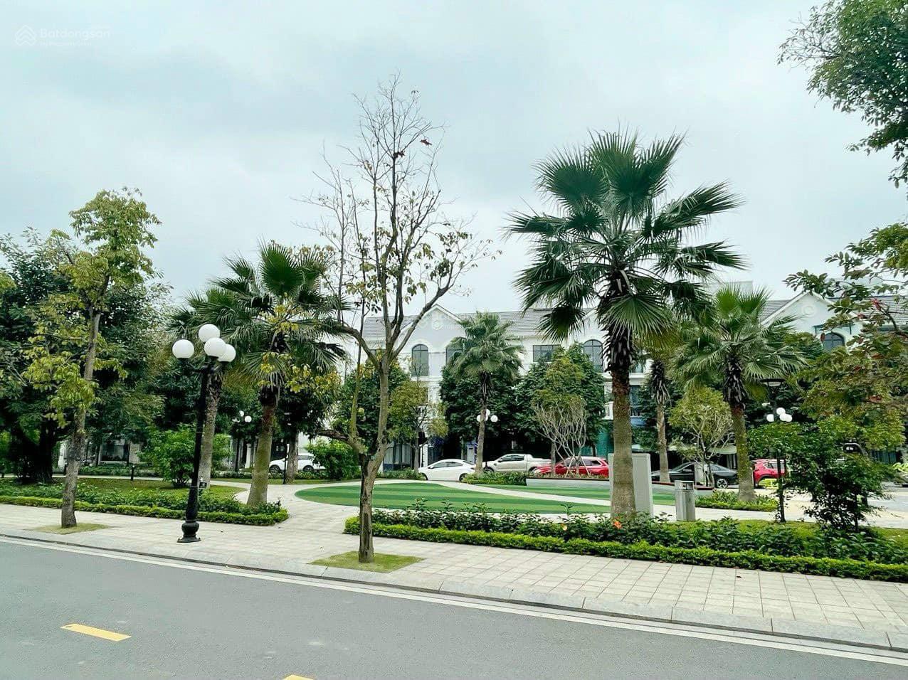 Bán gấp biệt thự liền kề view công viên, bể bơi. 90m2,4 tầng. Gia: 20,5 tỷ. Lh: 0909 044 ***