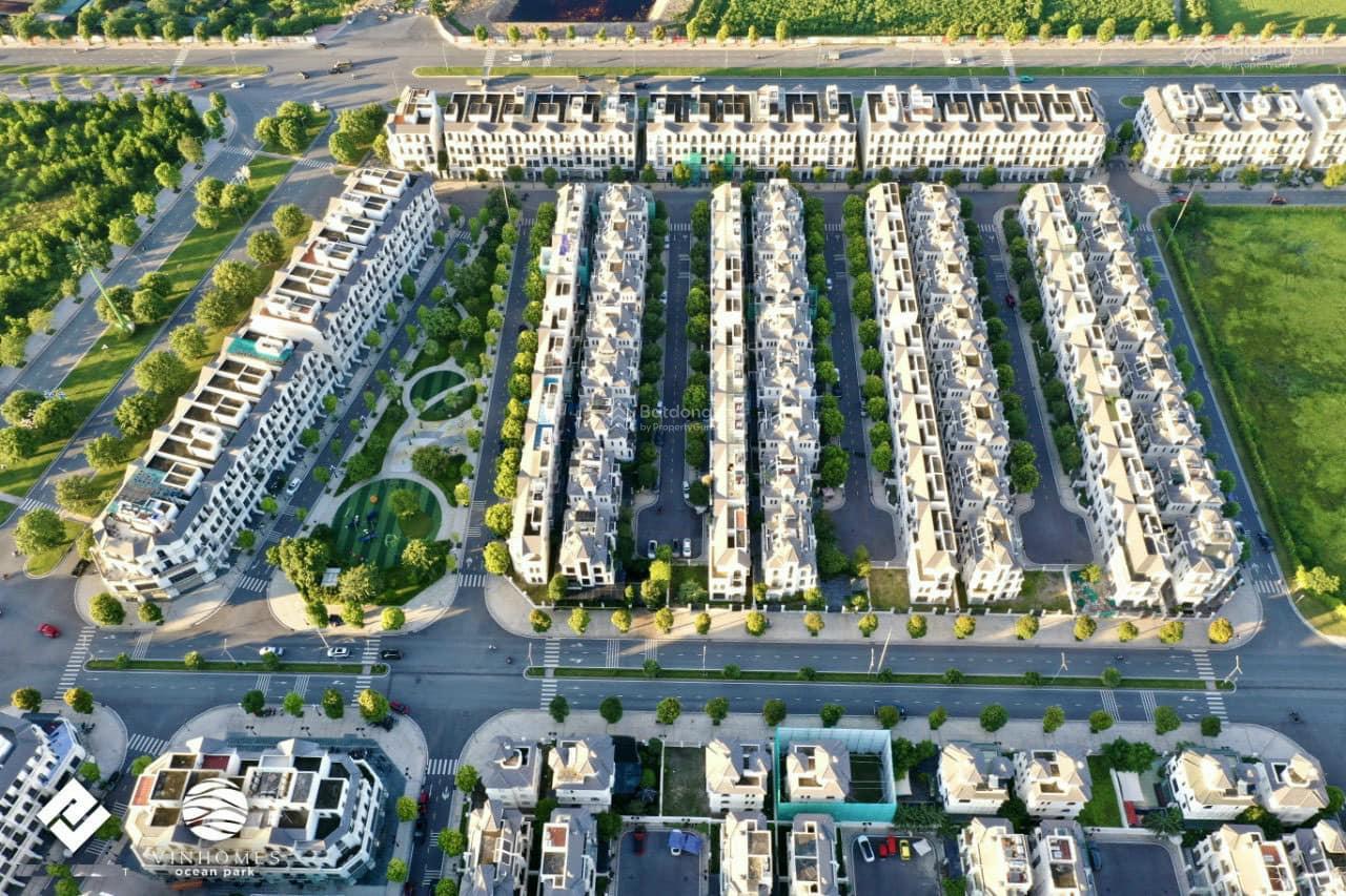 Bán gấp biệt thự liền kề view công viên, bể bơi. 90m2,4 tầng. Gia: 20,5 tỷ. Lh: 0909 044 ***