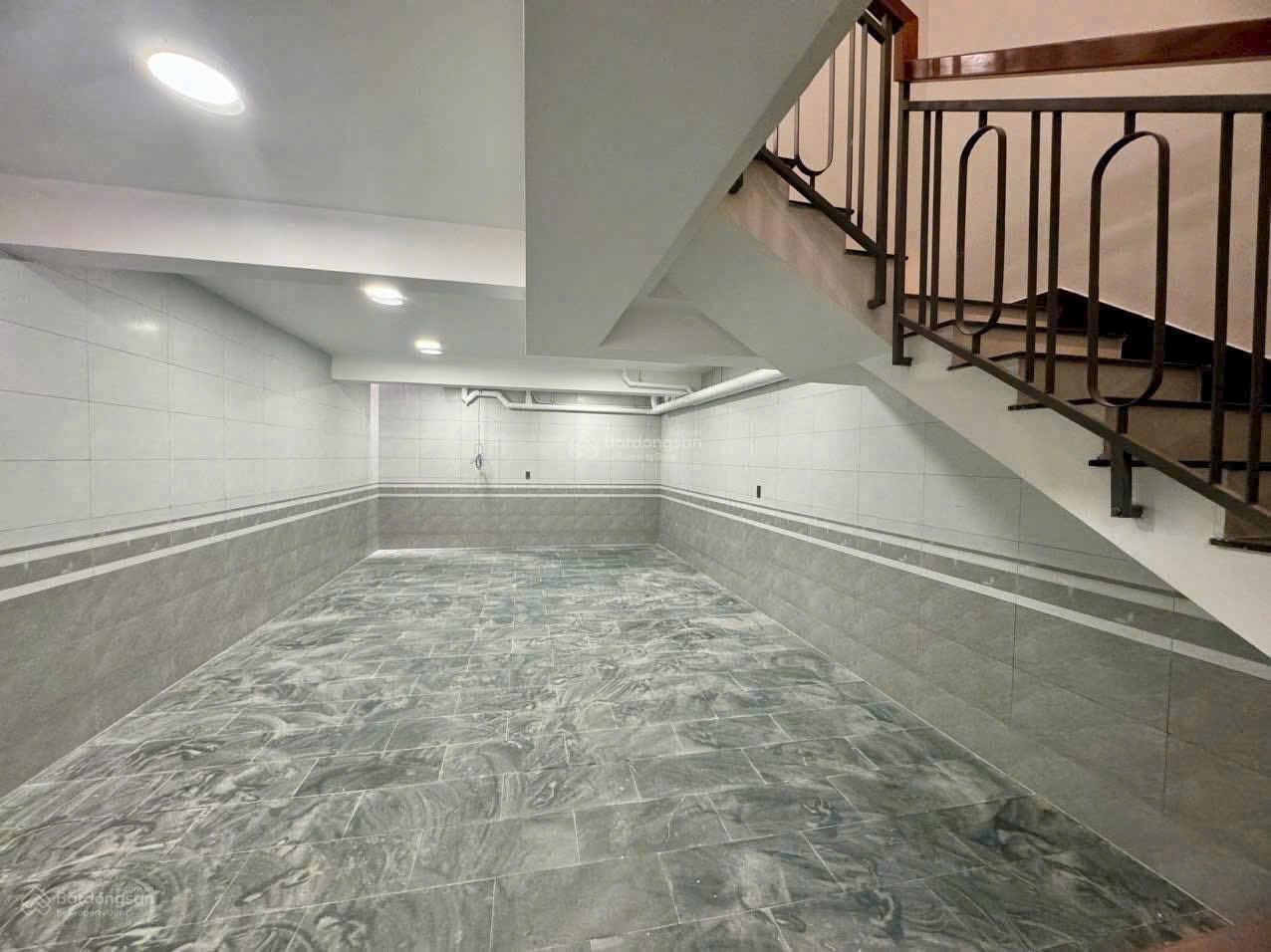 Cho thuê nhà phố Thạnh Mỹ Lợi, 5x20m, hầm, 4 tầng. 45 tr/th. Quân 0901 380 ***