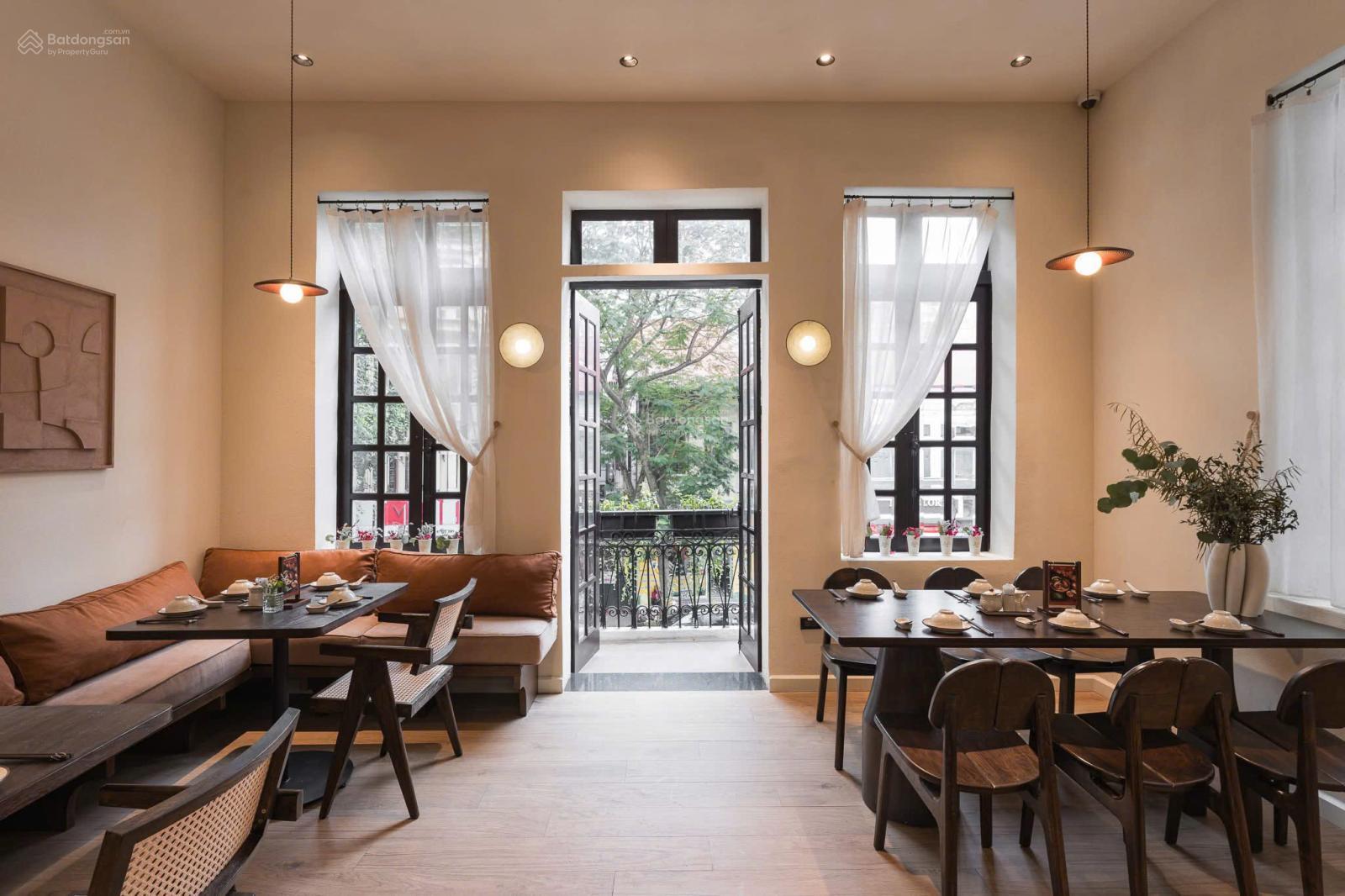 Pháp cổ mặt phố Tràng Tiền 65 m2 x 2 tầng, mặt tiền 5 m, giá thuê 23 triệu/tháng. Lh 0986 226 ***