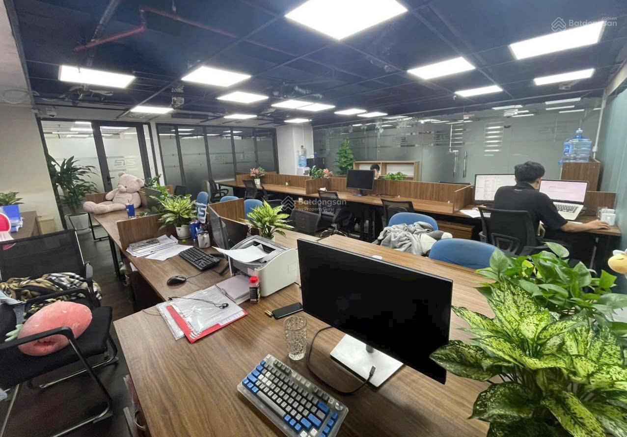 Cho thuê văn phòng, đào tạo: 30m 6tr; 50m 11tr; 80m 16tr; 120m 25tr; 250m 45tr. Phố Trần Hưng Đạo