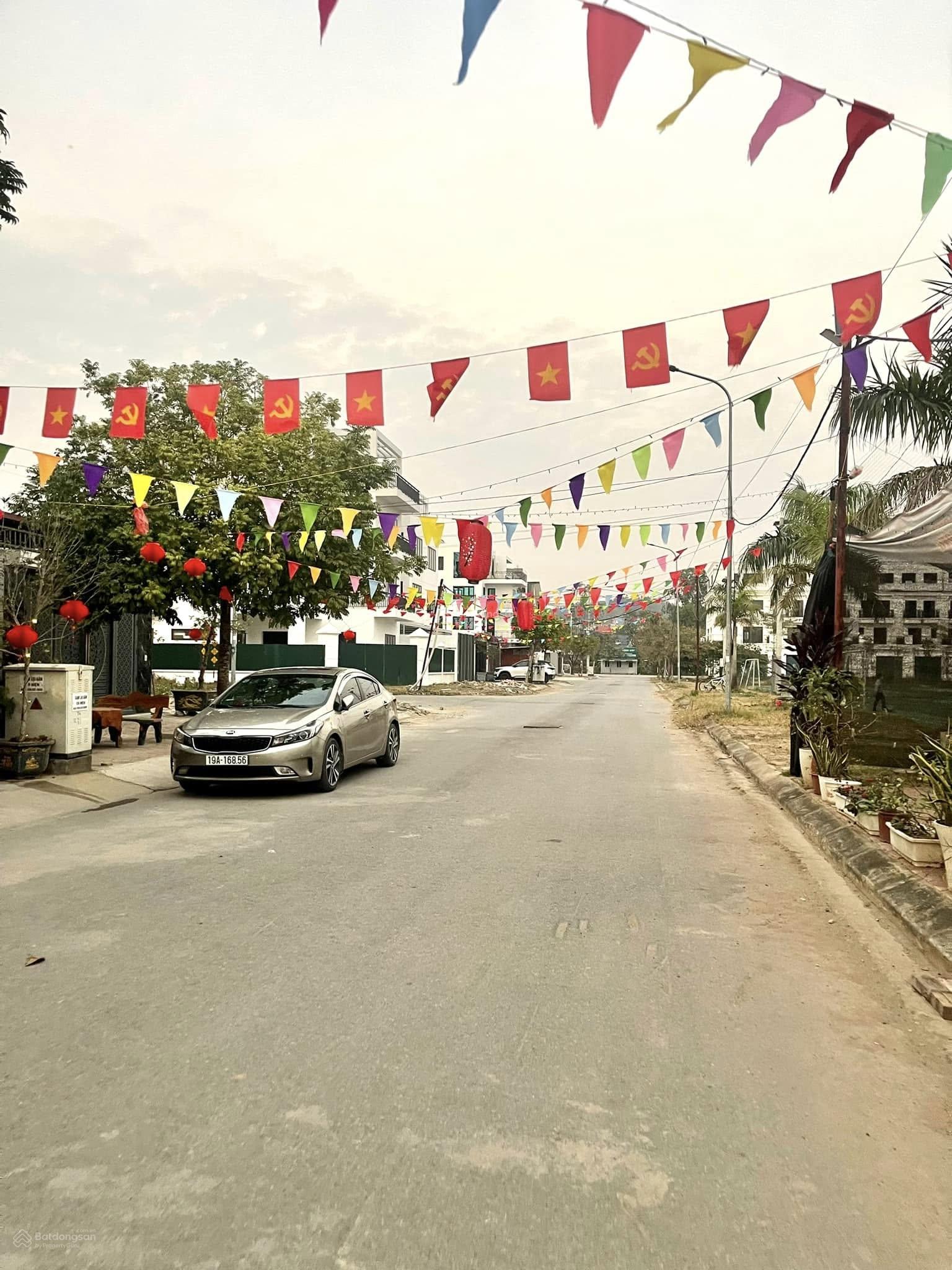 Bán lô view trực tiếp quảng trường vườn hoa KĐT mới Xuân Hoà, giá 4,3 tỷ bao gồm nhà 4 tầng mới xây