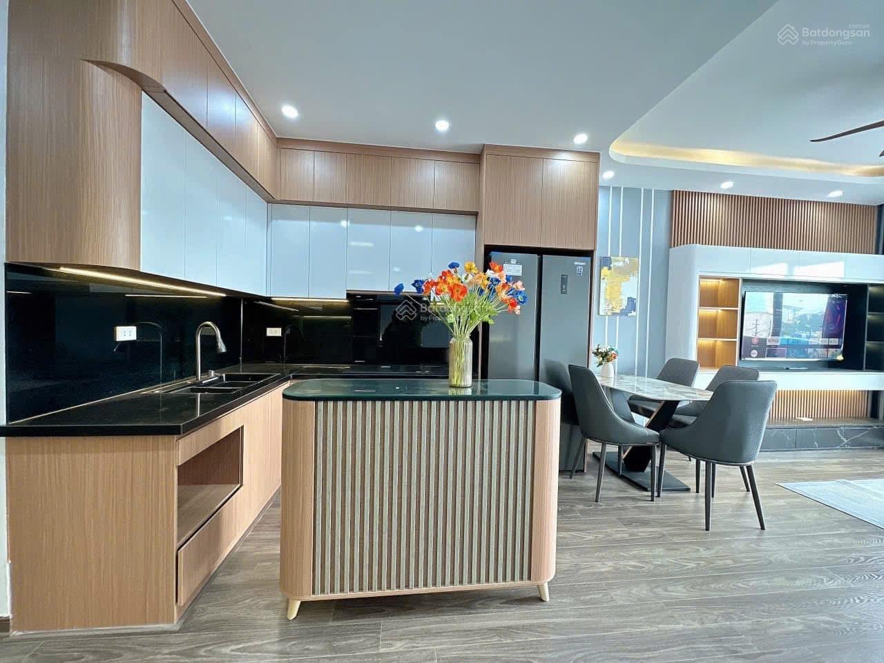 Bán gấp căn hộ 3PN 2VS căn góc 96.8m2 full nội thất giá nhỉnh 4 tỷ, sổ đỏ sẵn giao dịch 0901 720 ***
