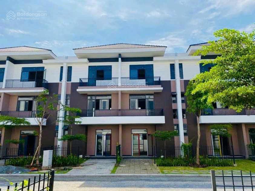Chính chủ bán gấp căn biệt thự 90m2, SHR (1 trệt 2 lầu)giá 2,4tỷ gần cầu Lớn Hóc Môn và Vành Đai 3