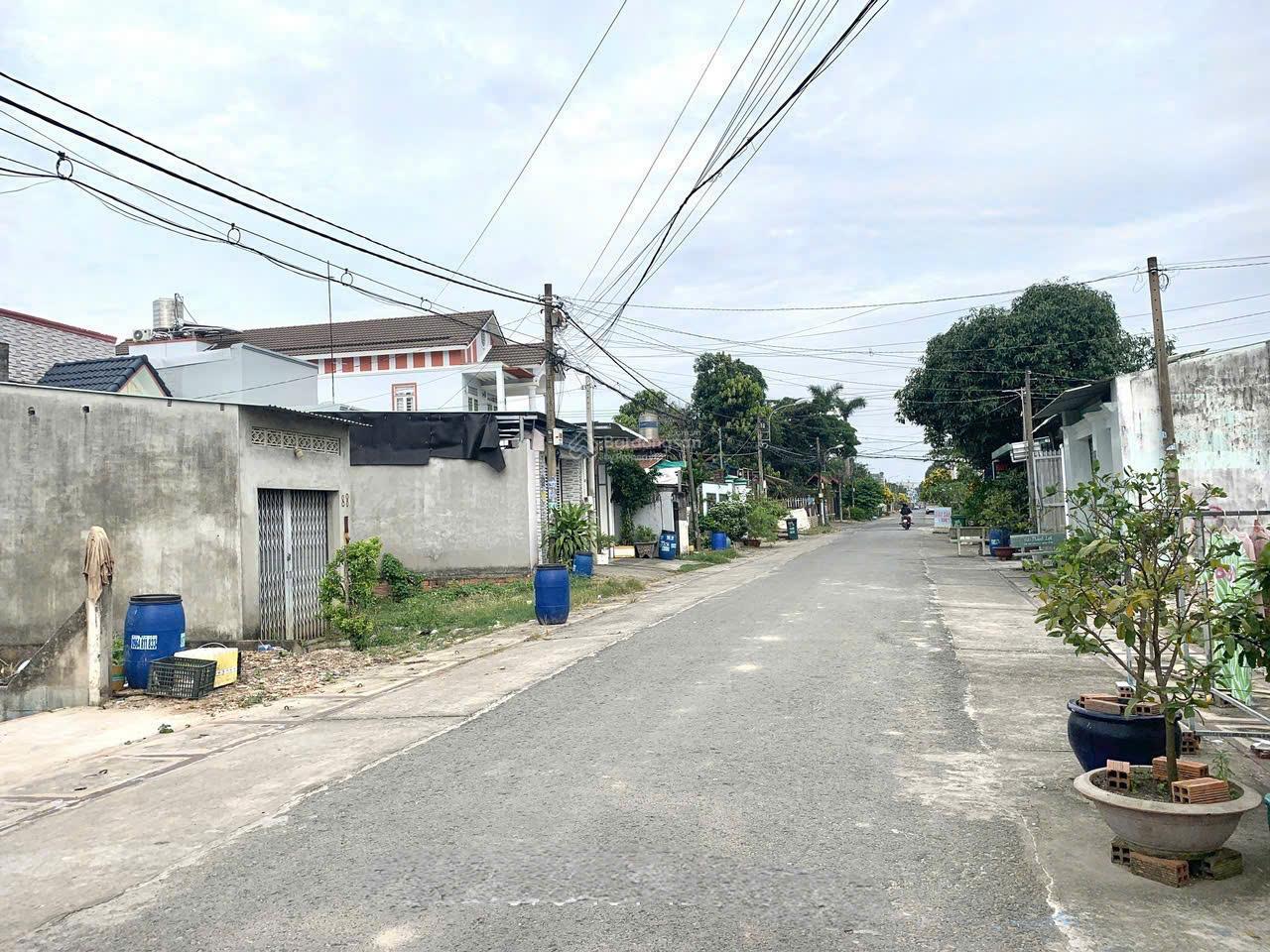 620tr cắt lỗ bán nhanh lô đất 118m2 thổ mặt tiền đường xe hơi Phước Hiệp, Củ Chi