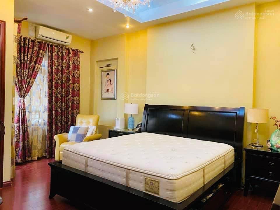 Bán gấp nhà mặt ngõ 655 Lạc Long Quân DT 110m2 MT 5,5m. Nhà 3 ôtô tránh có vỉa hè gần ngay Hồ Tây