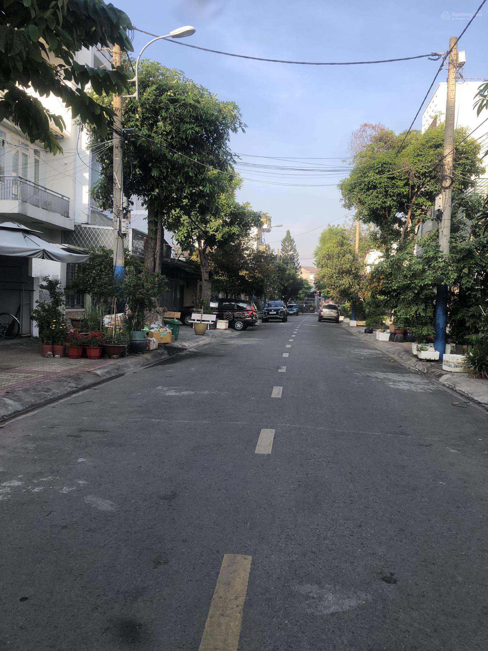 Nhà đường Số 11, gần ngã tư đường 17, vị trí kinh doanh buôn bán sầm uất, giá bán 8tỷ4