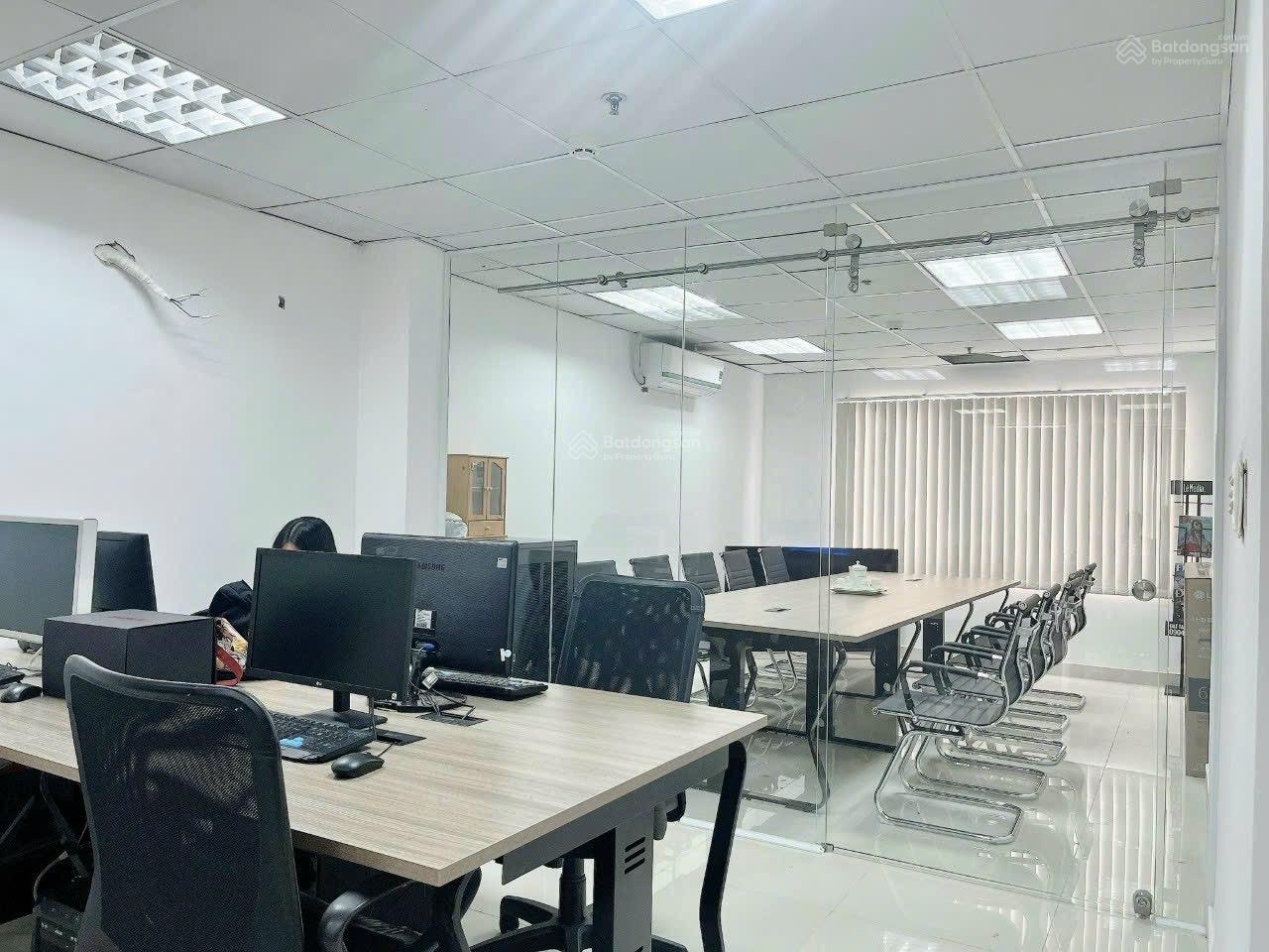 Cho thuê tòa nhà VIP khu K300, P12, Q. Tân Bình, Hầm trệt lửng 4 lầu có thang máy, PCCC, sàn trống