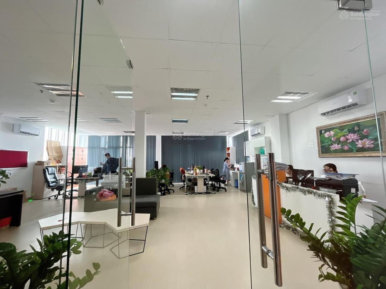 Cho thuê nhà nguyên căn mặt tiền Thăng Long, P. 4, Q. TB, Hầm trệt 4 lầu, full nội thất văn phòng