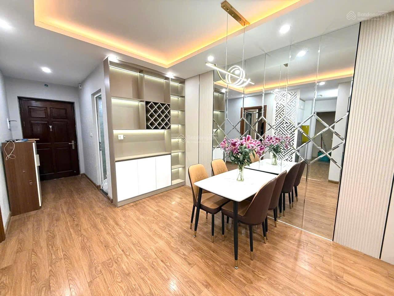 Chính chủ bán gấp căn 2N2VS toà Gemek2 mặt đường Lê Trọng Tấn, 66m2 sử dụng, sẵn sổ, nội thất full