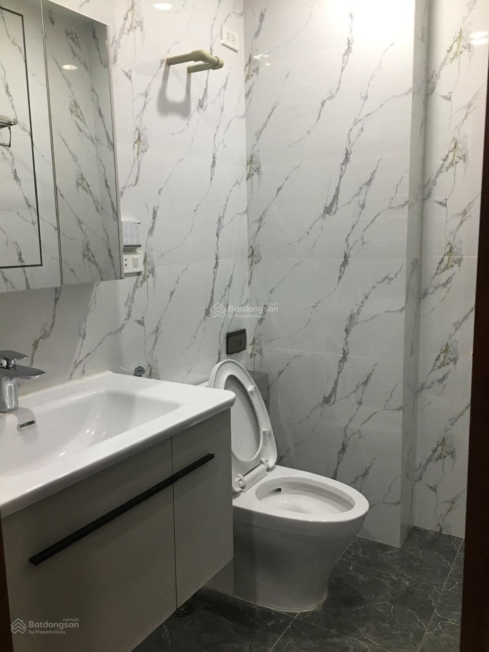 Cho thuê tòa nhà 8 tầng thang máy ngõ 34 Nguyên Hồng, Đông Đa. DT: 80m2, phòng cháy đầy đủ, nhà mới Cho thuê tòa nhà 8 tầng thang máy ngõ 34 Nguyên Hồng, Đông Đa. DT: 80m2, phòng cháy đầy đủ, nhà mới