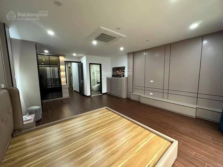 Hàng kín! Láng Hạ phân lô ô tô tránh vỉa hè, 75m2*8T thang máy mới cứng, MT khủng 5m, DT 1.5 tỷ/năm Hàng kín! Láng Hạ phân lô ô tô tránh vỉa hè, 75m2*8T thang máy mới cứng, MT khủng 5m, DT 1.5 tỷ/năm