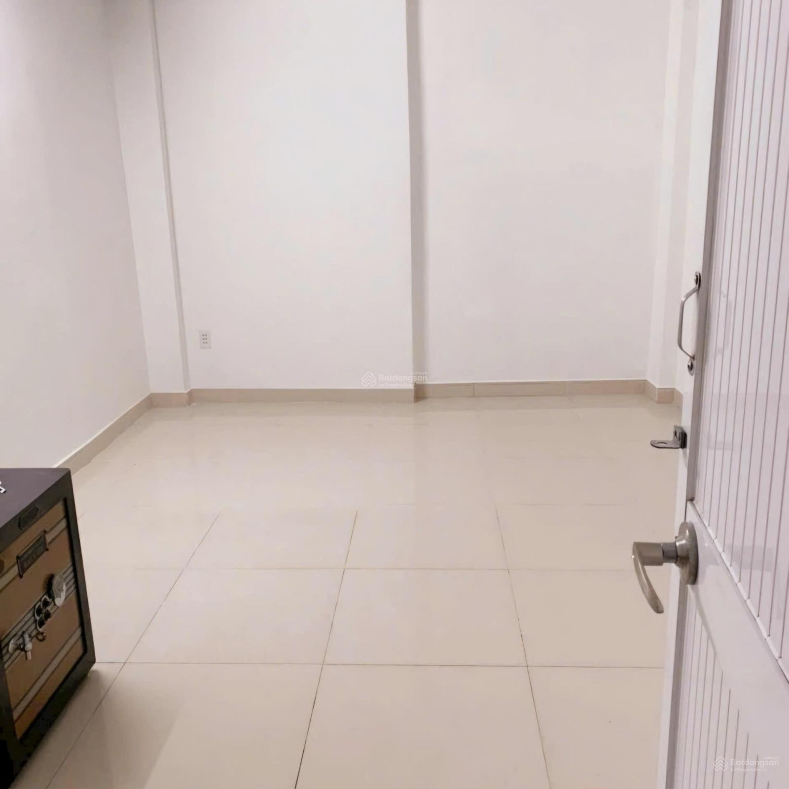 Nhà Q3 Cư Xá Đô Thành: 3PN, 2 MT, vị trí đẹp. SHCC, công chứng nhanh! 7.2 tỷ