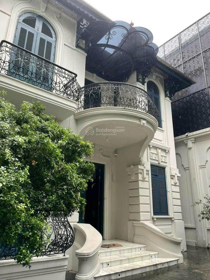 Cho thuê biệt thự sân vườn Hàng Bún 400m2 x 5T, MT 13m, giá 240tr, thang máy, mới đẹp hoành tráng