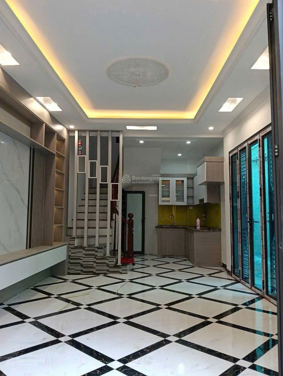 Ngọc Hồi.Nhà xây mới 38m2 5 tầng. Ô tô gần cửa. Gần trường C2 Vĩnh Quỳnh,Gần bxe Giáp Bát 4.55 tỷ