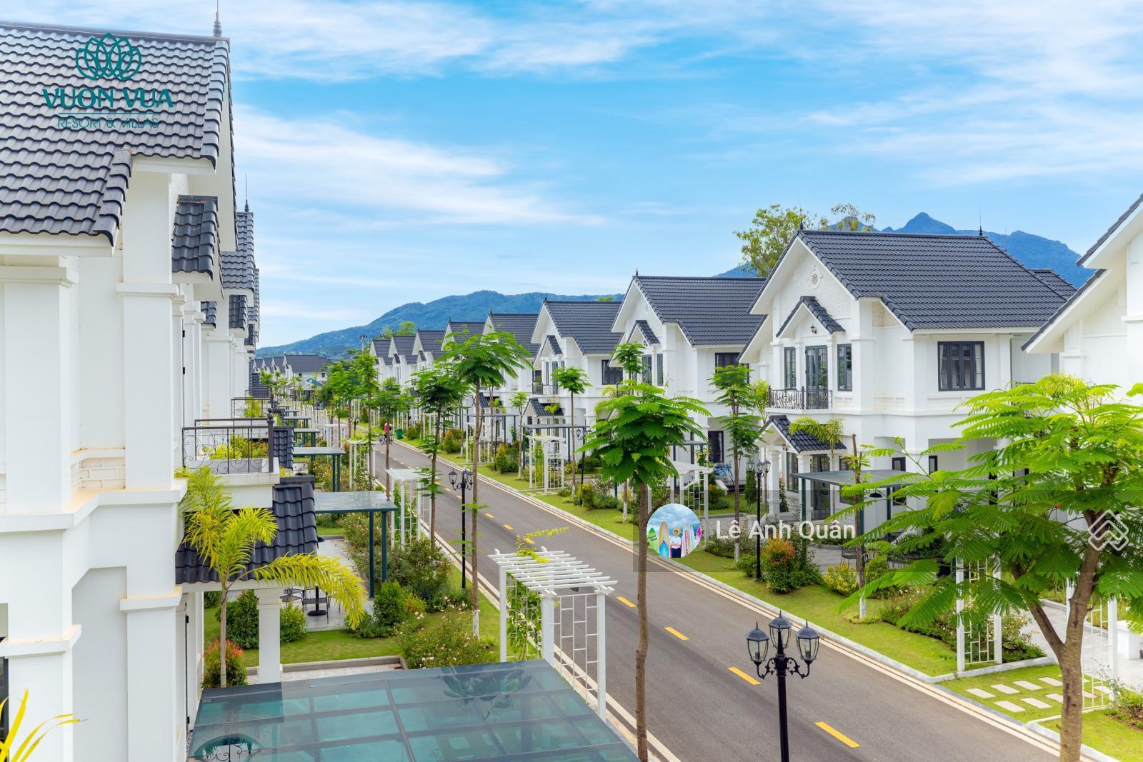 Chính chủ bán căn BT full sân vườn + bể bơi BT28.xx sẵn sổ đỏ. Full giá chỉ 6,5 tỷ.LH: 0925 119 ***