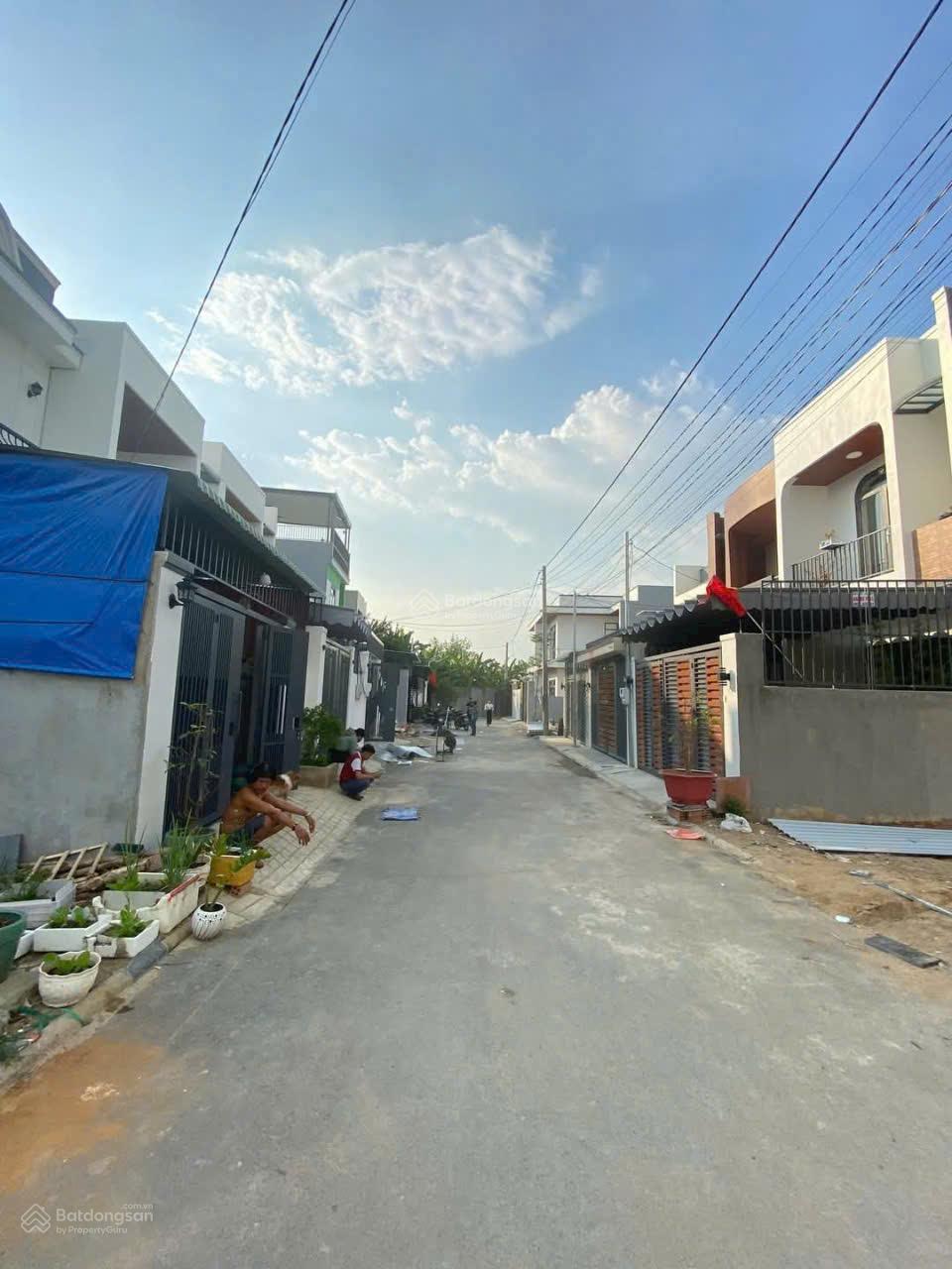 Bán hạ giá mạnh căn nhà lầu. SR TC 100%, giá chỉ 1,95 tỷ, trả trước 600tr nhận nhà + sổ