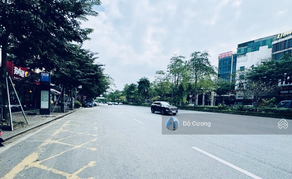 Giá tốt - Bán gấp toà văn phòng mặt phố Võ Chí Công - 400m2 x 8 tầng thông sàn, thang máy + MT 13m