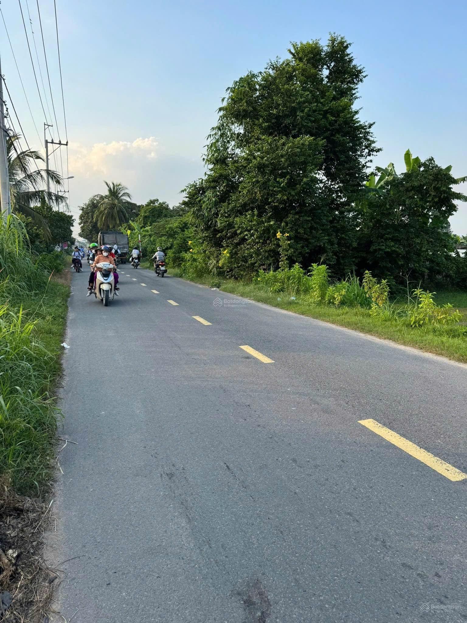 Bán gấp đất thổ cư MT đường Nguyễn Chí Thanh, DT: 180m2, Giá chỉ: 590tr, SHR, LH: 0909 583 ***