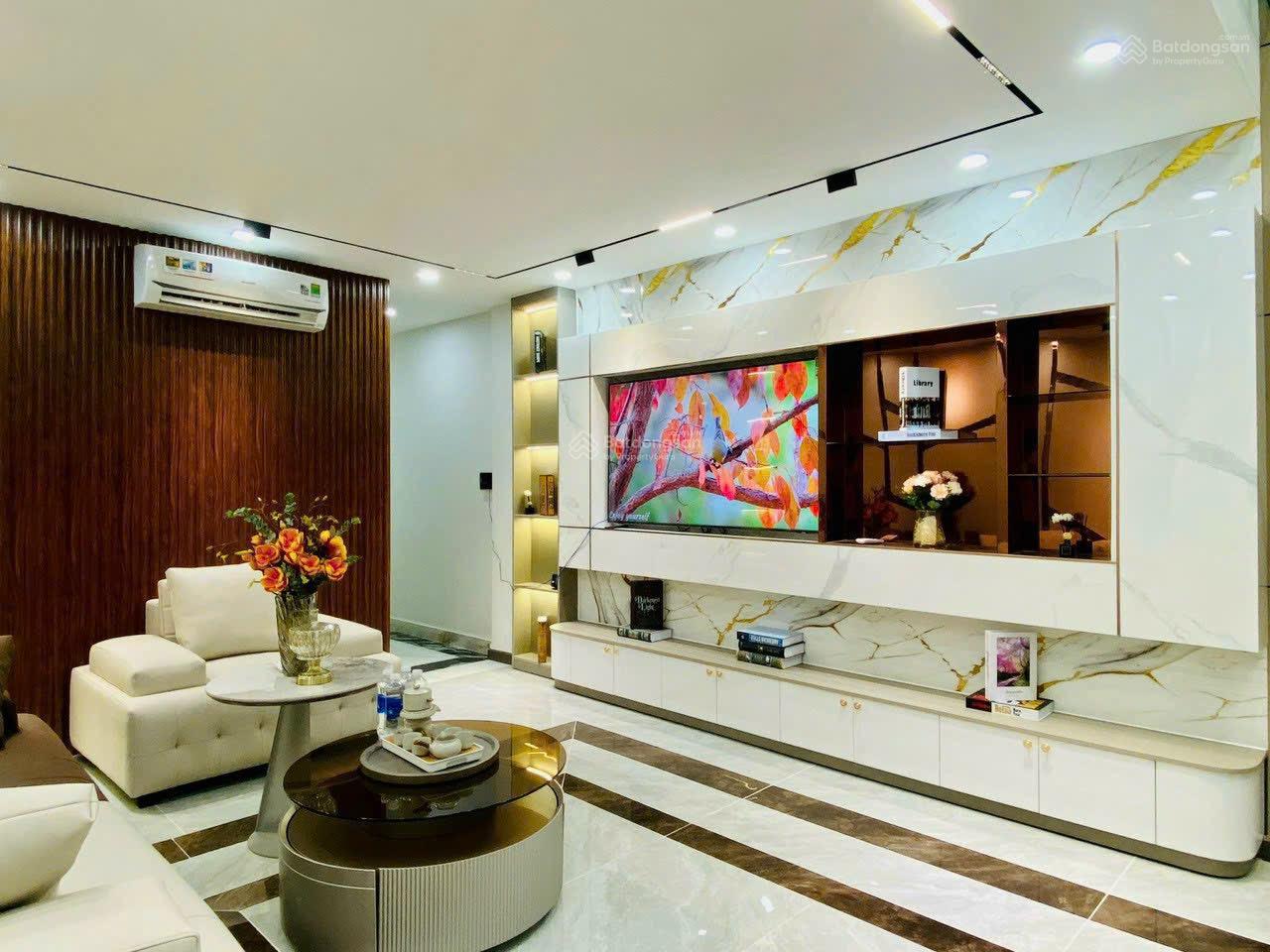 Kẹt vốn đầu tư bán gấp nhà Nguyện Kiệm, p3, Gò Vấp giá 2 tỷ 350/ 52m2 sổ vương vức , gần CoopMark