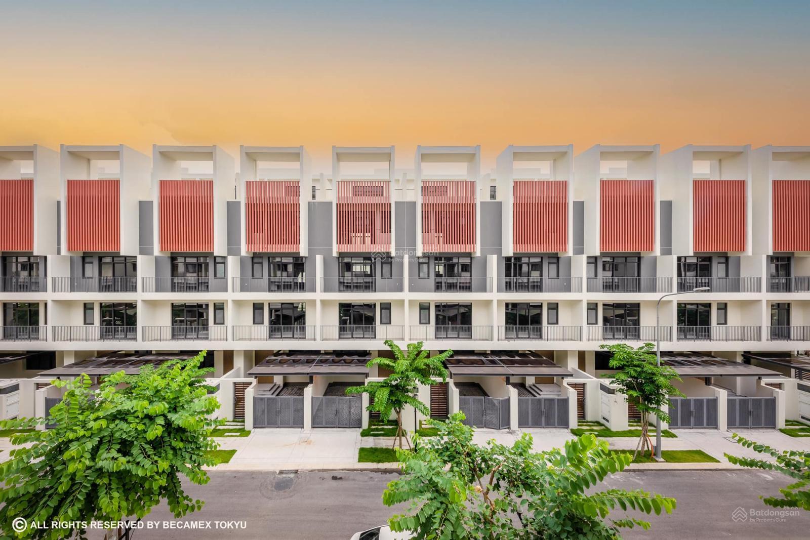 Bán nhà phố 5 tầng, khu compound Midori Park, 20% ký HĐMB, đủ 95% nhận nhà, cạnh siêu thị Aeon
