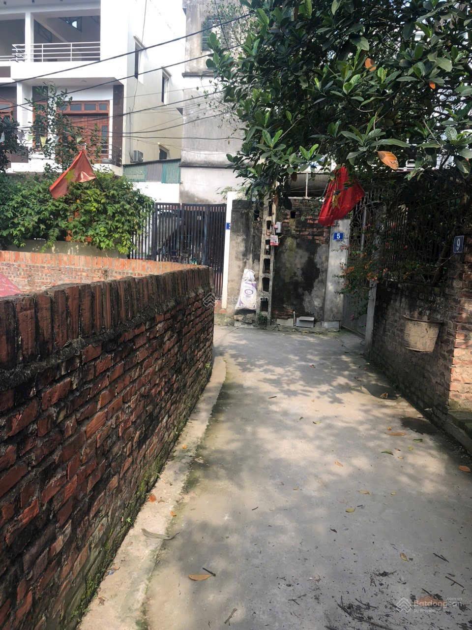 Đất đẹp ngõ thoáng giá rẻ gần đường ô tô Dương Quang DT 40m2. Giá 2.23 tỷ Đất đẹp ngõ thoáng giá rẻ gần đường ô tô Dương Quang DT 40m2. Giá 2.23 tỷ